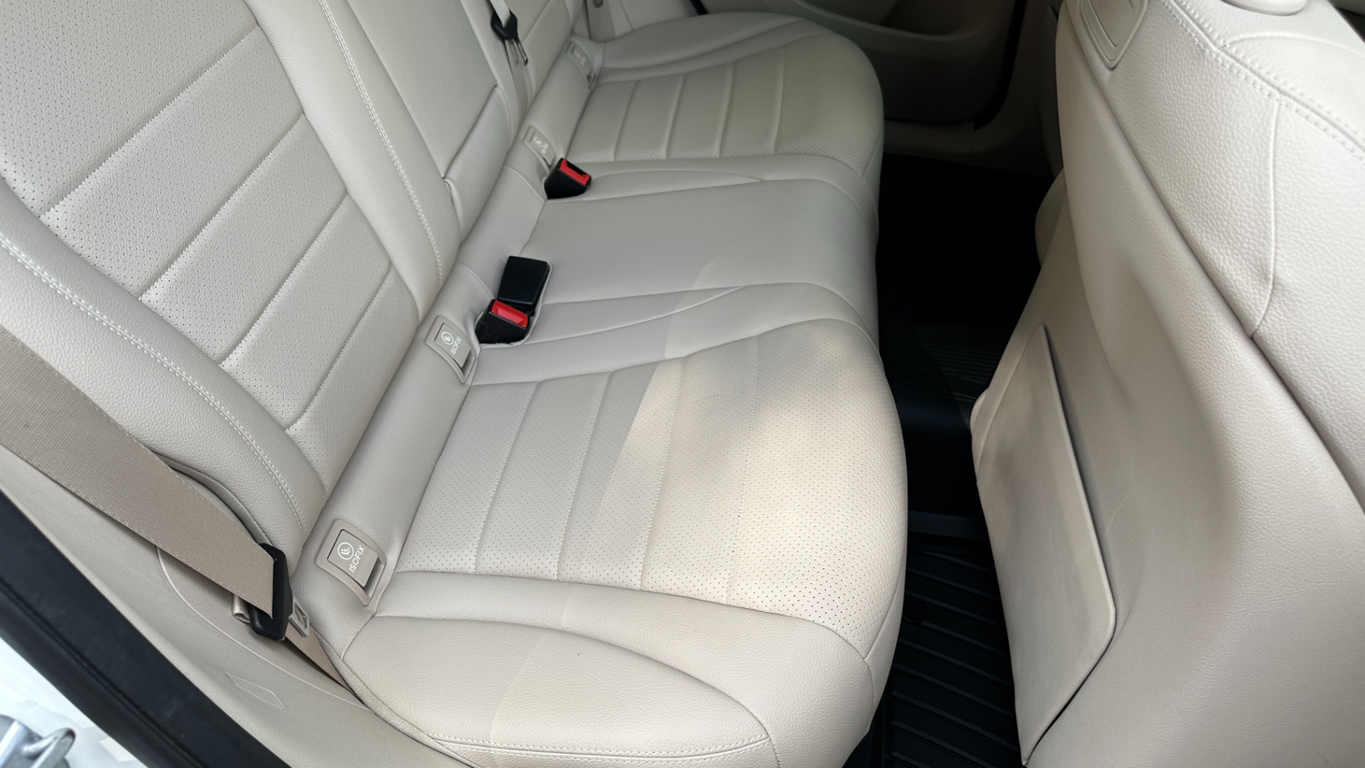 Used 2019 Mercedes-Benz GLC GLC 300 / PREMIUM PACKAGE / BLIND SPOT / COMFORT for sale Sold at Formula Imports in Charlotte NC 28227 33