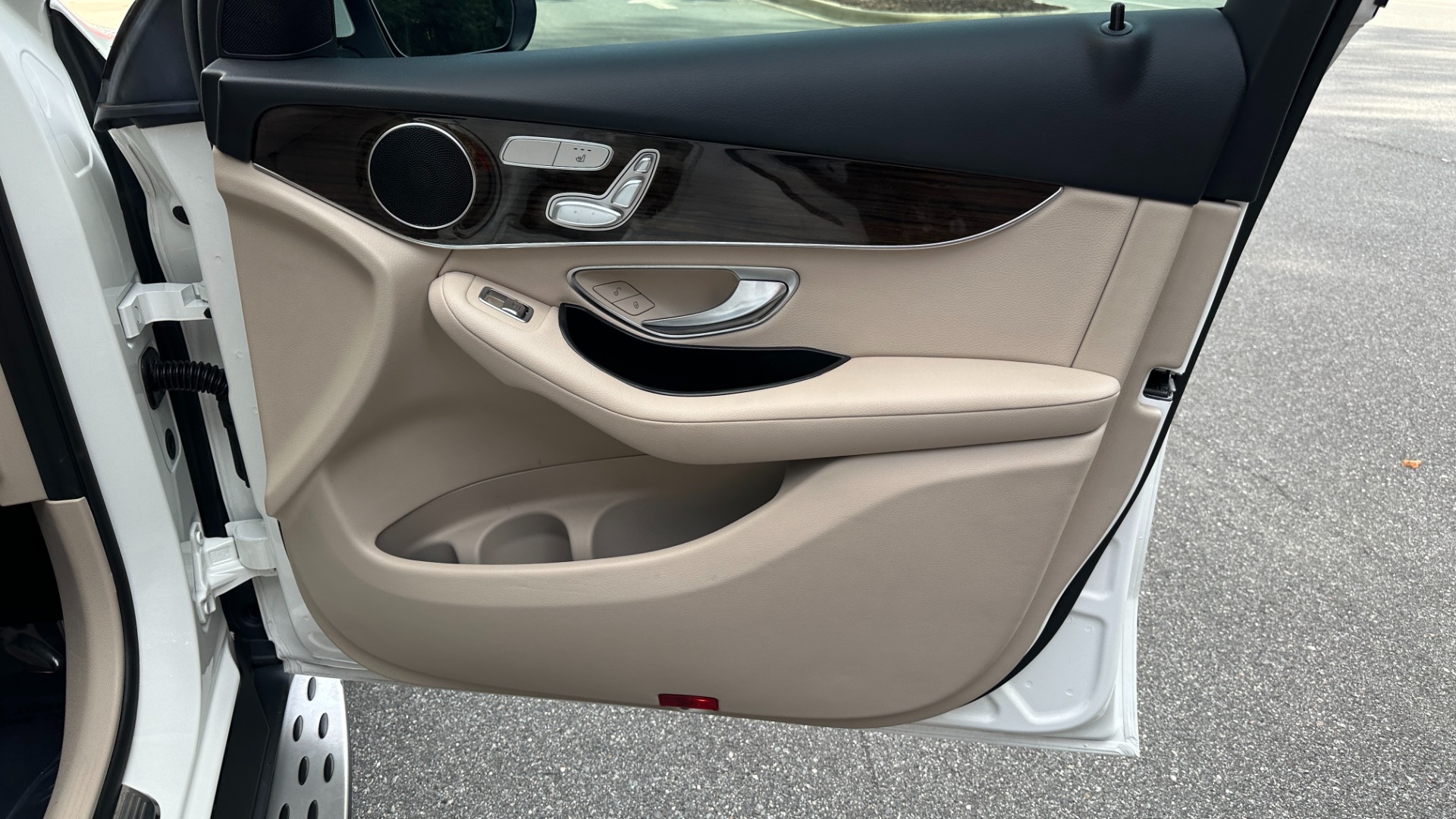 Used 2019 Mercedes-Benz GLC GLC 300 / PREMIUM PACKAGE / BLIND SPOT / COMFORT for sale Sold at Formula Imports in Charlotte NC 28227 35
