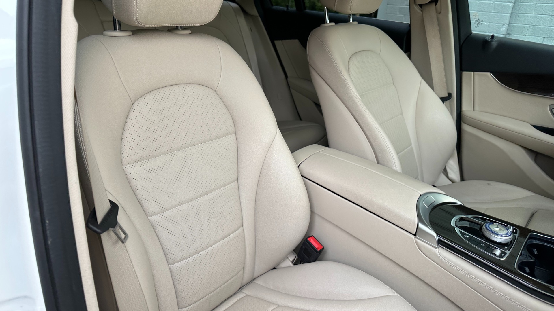 Used 2019 Mercedes-Benz GLC GLC 300 / PREMIUM PACKAGE / BLIND SPOT / COMFORT for sale Sold at Formula Imports in Charlotte NC 28227 38