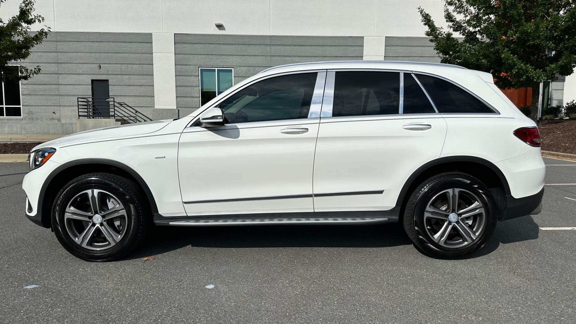 Used 2019 Mercedes-Benz GLC GLC 300 / PREMIUM PACKAGE / BLIND SPOT / COMFORT for sale Sold at Formula Imports in Charlotte NC 28227 6