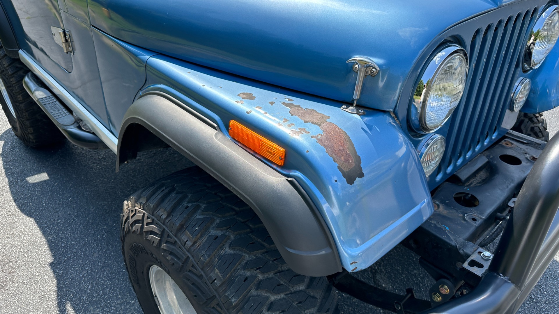 Used 1976 Jeep CJ-7 350 V8 / CUSTOM INTERIOR / DANA 30 / FOX SHOCKS / TONS OF RECORDS!! for sale $26,900 at Formula Imports in Charlotte NC 28227 13