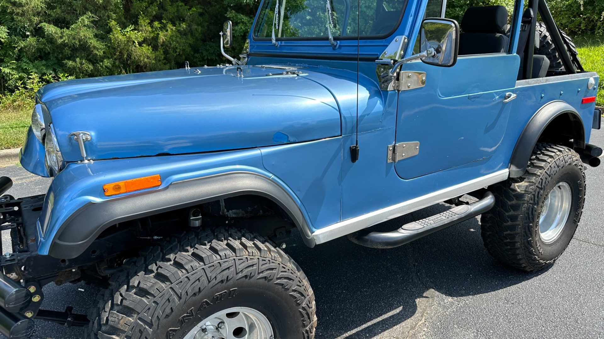 Used 1976 Jeep CJ-7 350 V8 / CUSTOM INTERIOR / DANA 30 / FOX SHOCKS / TONS OF RECORDS!! for sale $26,900 at Formula Imports in Charlotte NC 28227 14