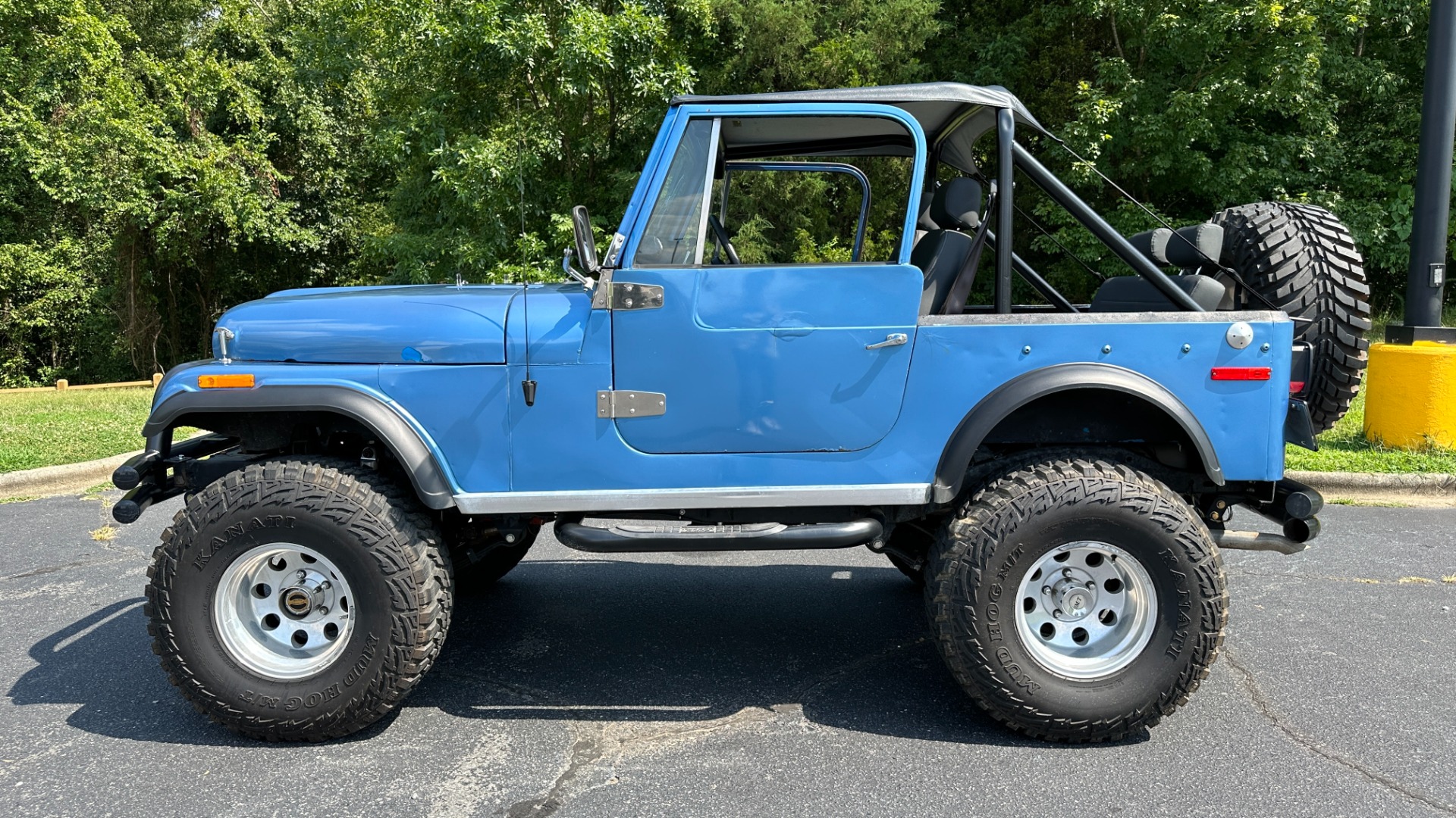 Used 1976 Jeep CJ-7 350 V8 / CUSTOM INTERIOR / DANA 30 / FOX SHOCKS / TONS OF RECORDS!! for sale $26,900 at Formula Imports in Charlotte NC 28227 15