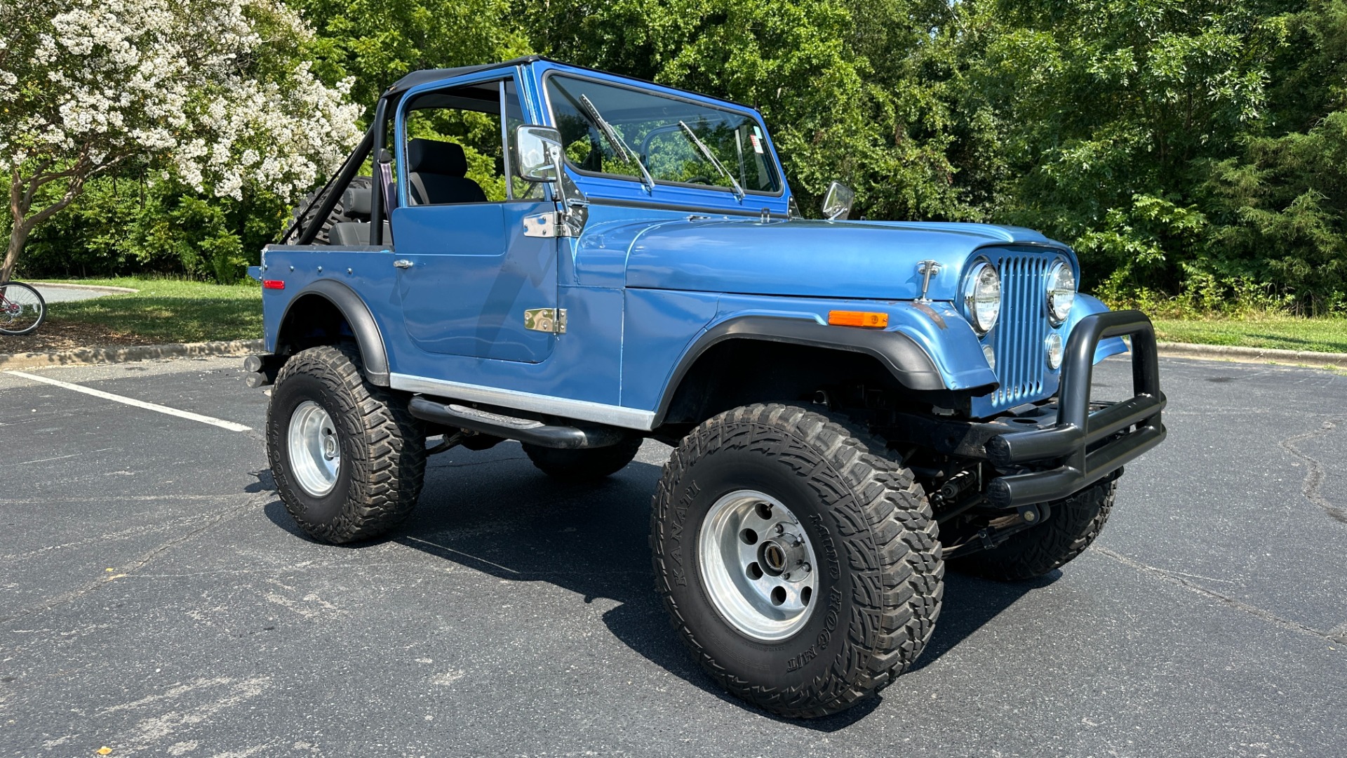 Used 1976 Jeep CJ-7 350 V8 / CUSTOM INTERIOR / DANA 30 / FOX SHOCKS / TONS OF RECORDS!! for sale $26,900 at Formula Imports in Charlotte NC 28227 17