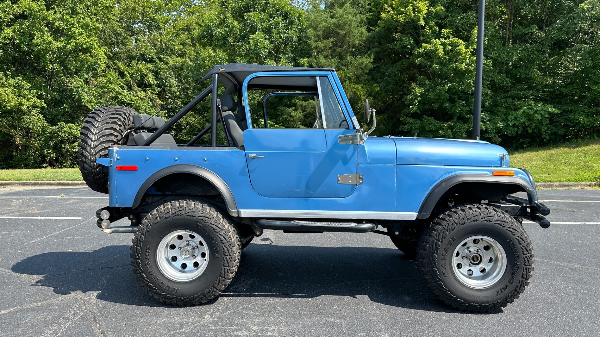 Used 1976 Jeep CJ-7 350 V8 / CUSTOM INTERIOR / DANA 30 / FOX SHOCKS / TONS OF RECORDS!! for sale $26,900 at Formula Imports in Charlotte NC 28227 18