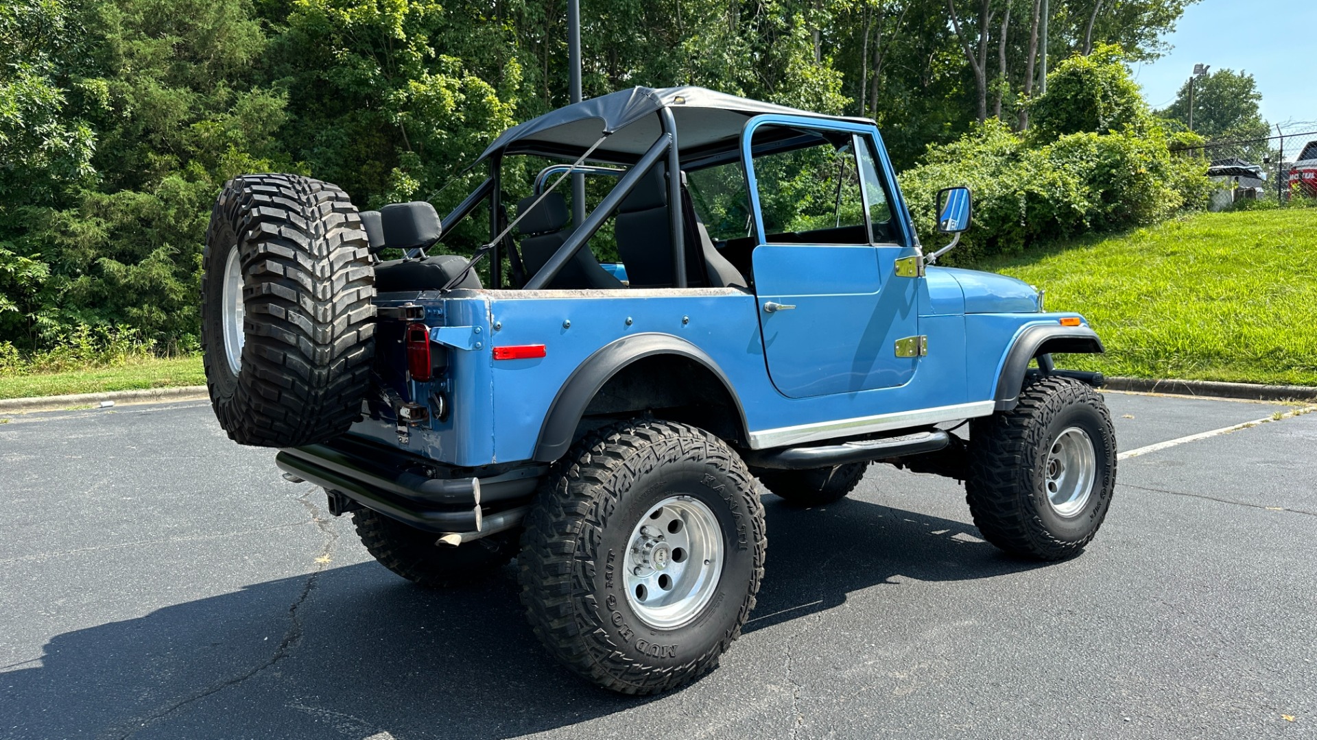 Used 1976 Jeep CJ-7 350 V8 / CUSTOM INTERIOR / DANA 30 / FOX SHOCKS / TONS OF RECORDS!! for sale $26,900 at Formula Imports in Charlotte NC 28227 19