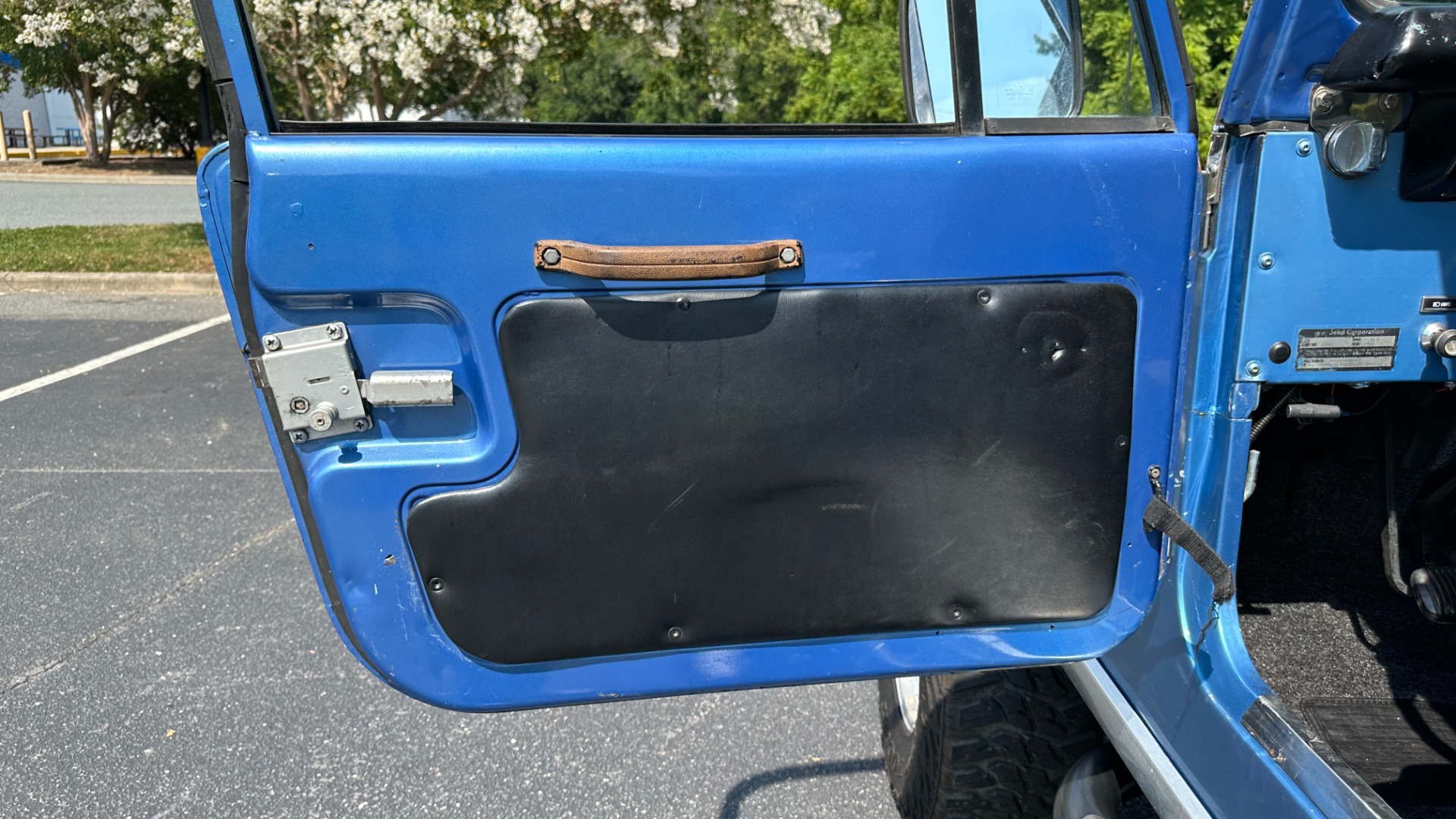 Used 1976 Jeep CJ-7 350 V8 / CUSTOM INTERIOR / DANA 30 / FOX SHOCKS / TONS OF RECORDS!! for sale $26,900 at Formula Imports in Charlotte NC 28227 28