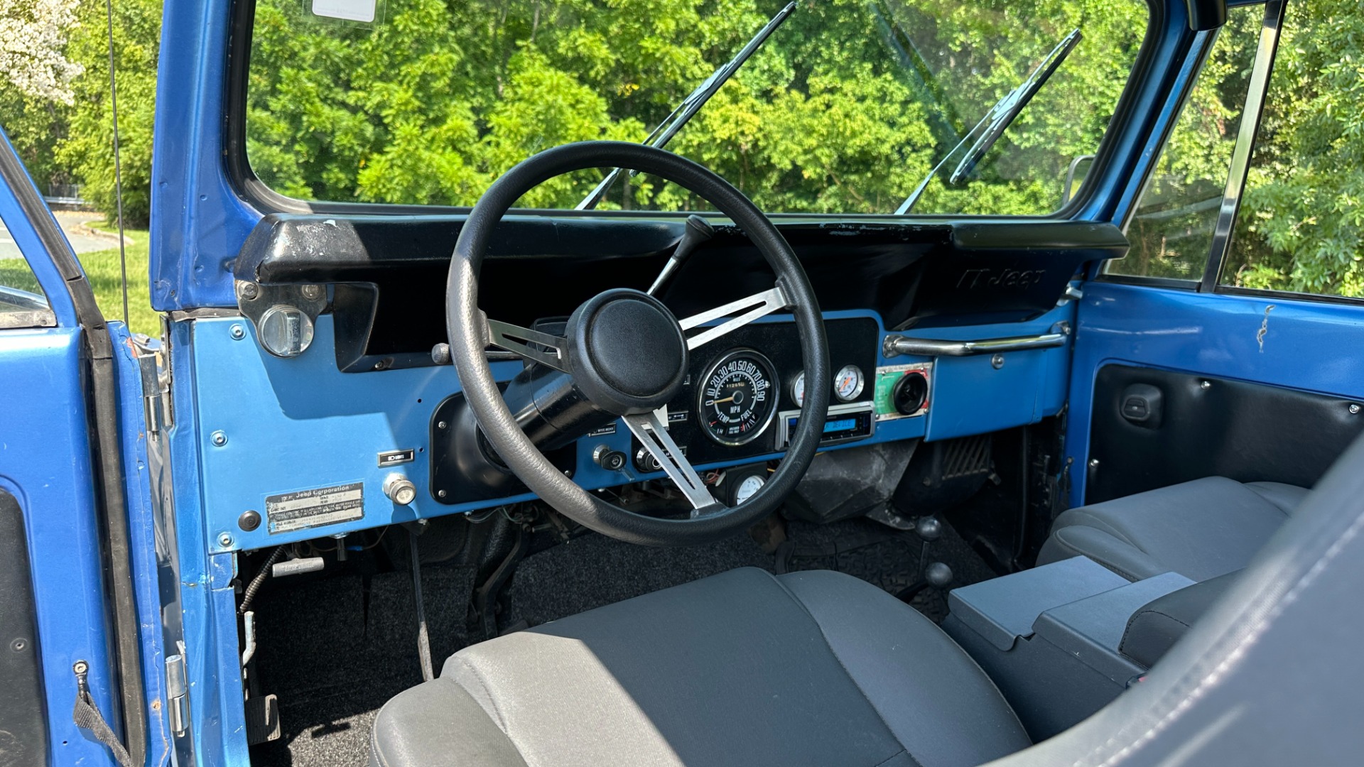 Used 1976 Jeep CJ-7 350 V8 / CUSTOM INTERIOR / DANA 30 / FOX SHOCKS / TONS OF RECORDS!! for sale $26,900 at Formula Imports in Charlotte NC 28227 29