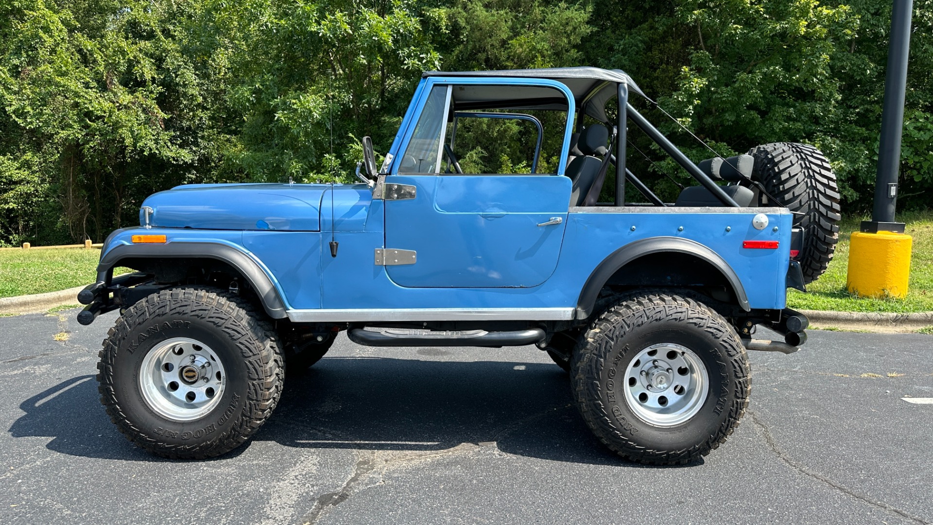 Used 1976 Jeep CJ-7 350 V8 / CUSTOM INTERIOR / DANA 30 / FOX SHOCKS / TONS OF RECORDS!! for sale $26,900 at Formula Imports in Charlotte NC 28227 3