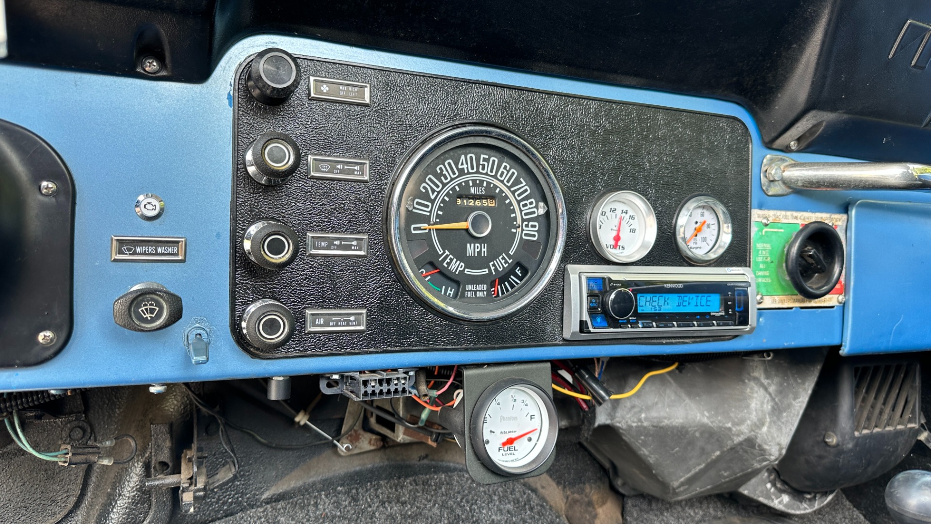 Used 1976 Jeep CJ-7 350 V8 / CUSTOM INTERIOR / DANA 30 / FOX SHOCKS / TONS OF RECORDS!! for sale $26,900 at Formula Imports in Charlotte NC 28227 33