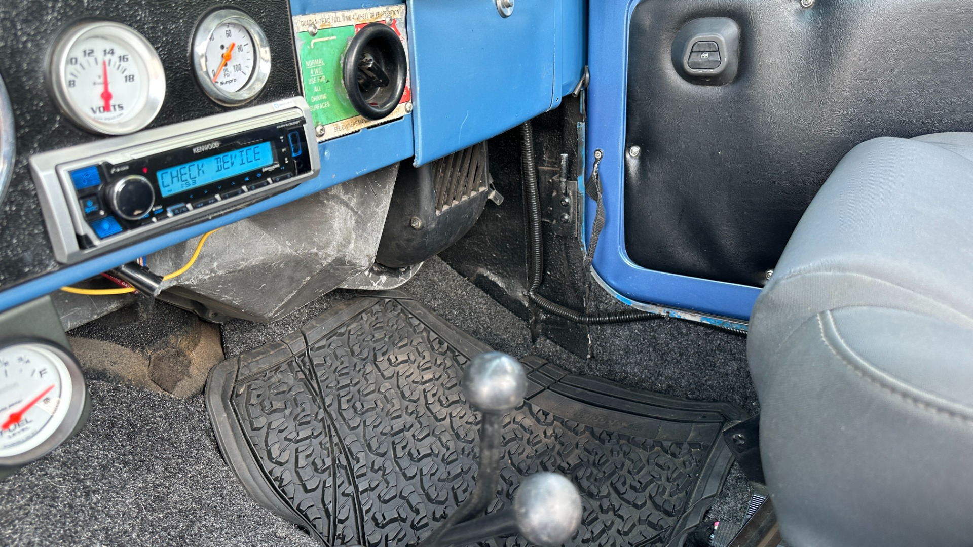 Used 1976 Jeep CJ-7 350 V8 / CUSTOM INTERIOR / DANA 30 / FOX SHOCKS / TONS OF RECORDS!! for sale $26,900 at Formula Imports in Charlotte NC 28227 37