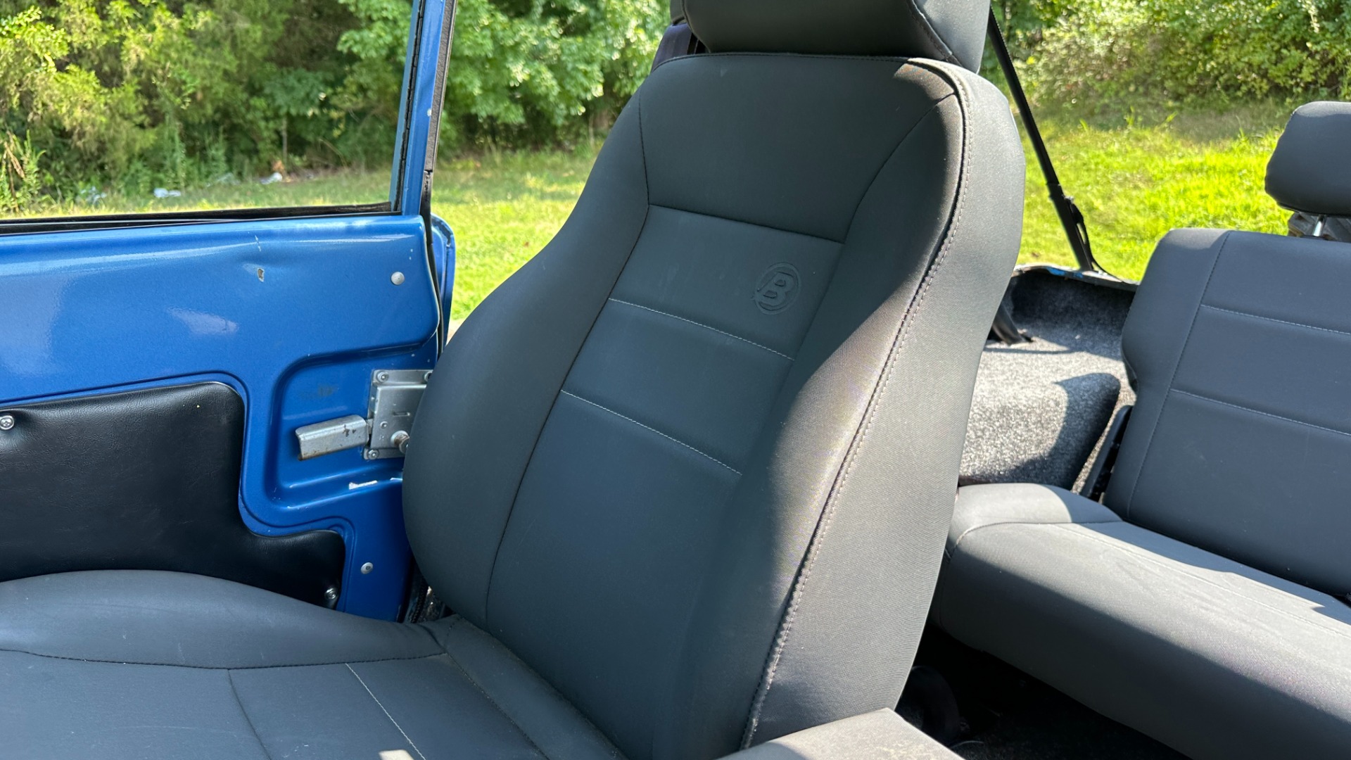 Used 1976 Jeep CJ-7 350 V8 / CUSTOM INTERIOR / DANA 30 / FOX SHOCKS / TONS OF RECORDS!! for sale $26,900 at Formula Imports in Charlotte NC 28227 41