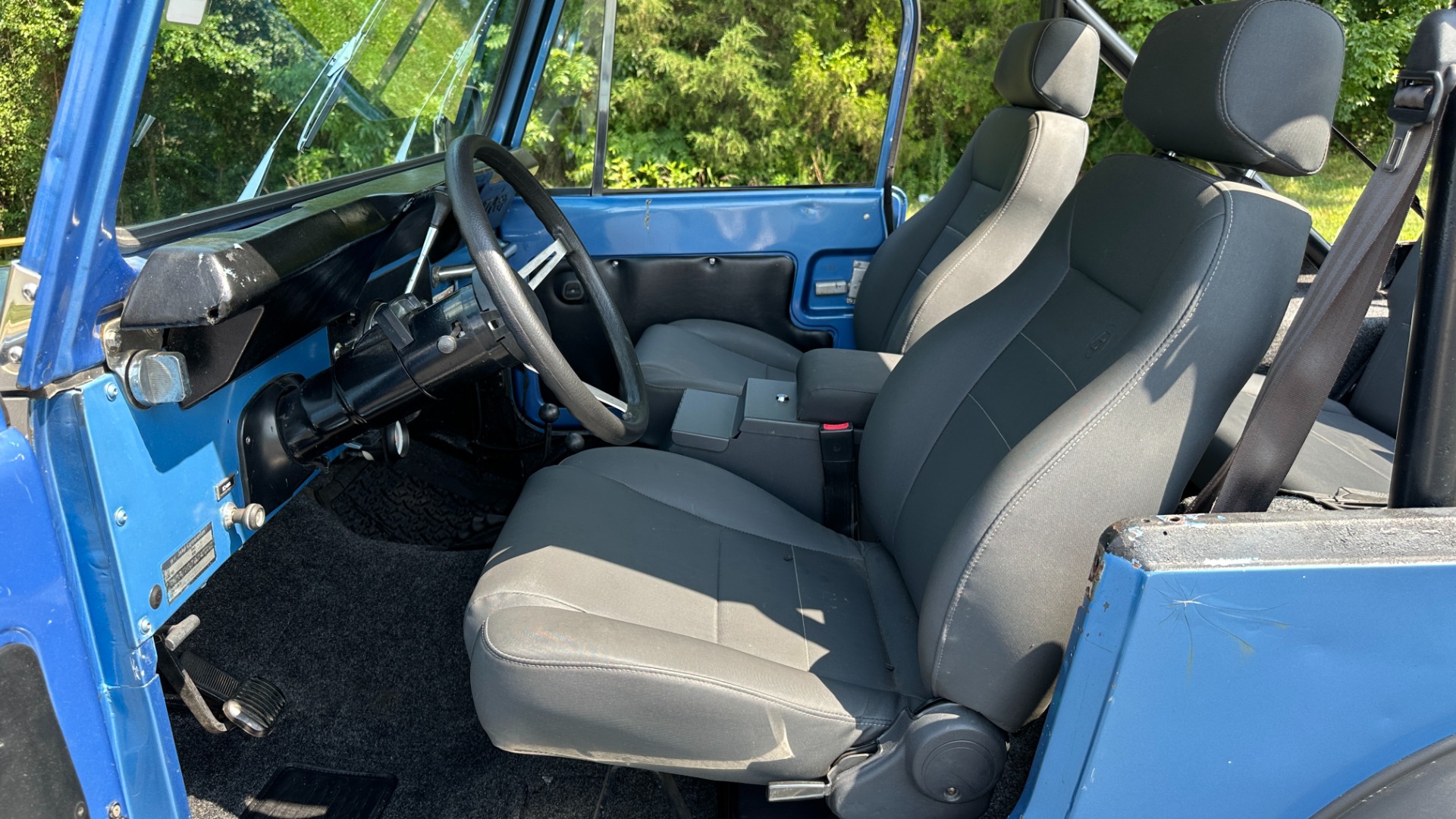Used 1976 Jeep CJ-7 350 V8 / CUSTOM INTERIOR / DANA 30 / FOX SHOCKS / TONS OF RECORDS!! for sale $26,900 at Formula Imports in Charlotte NC 28227 47