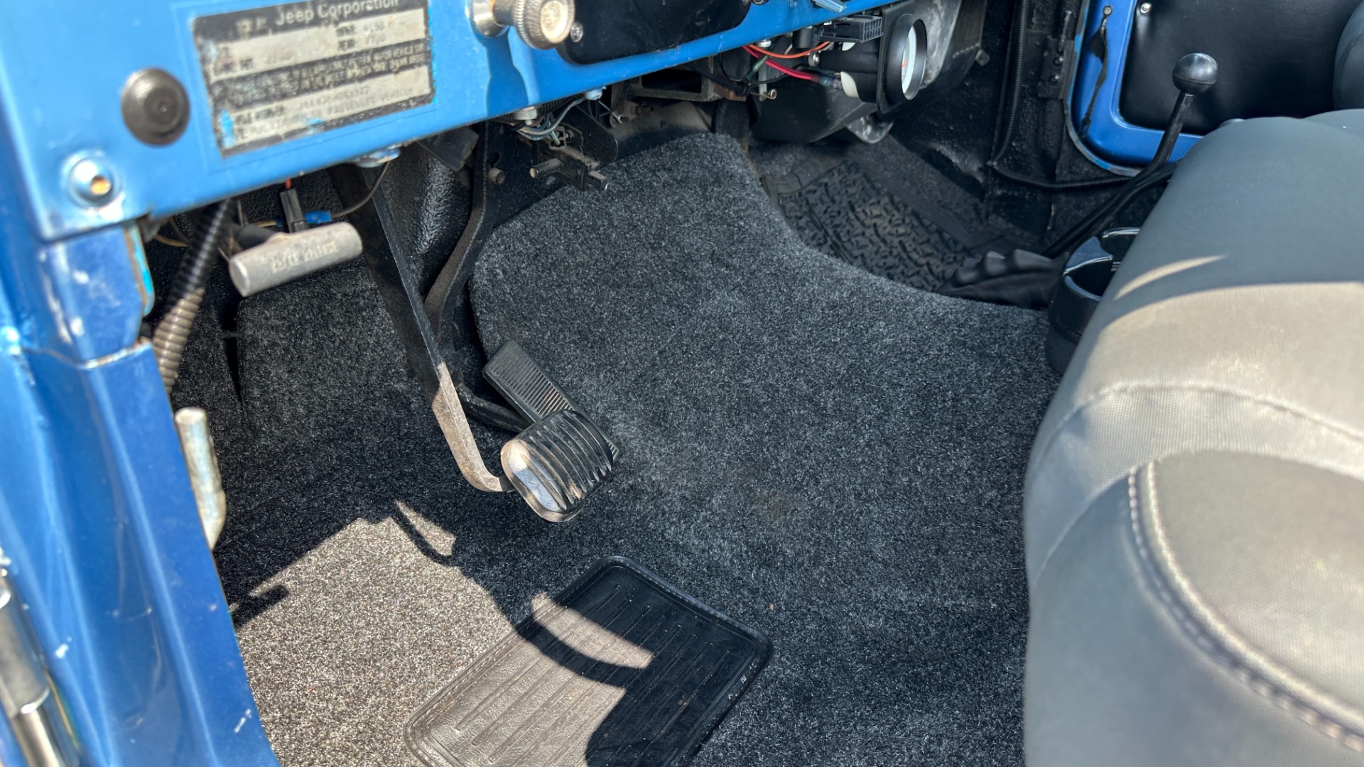 Used 1976 Jeep CJ-7 350 V8 / CUSTOM INTERIOR / DANA 30 / FOX SHOCKS / TONS OF RECORDS!! for sale $26,900 at Formula Imports in Charlotte NC 28227 50