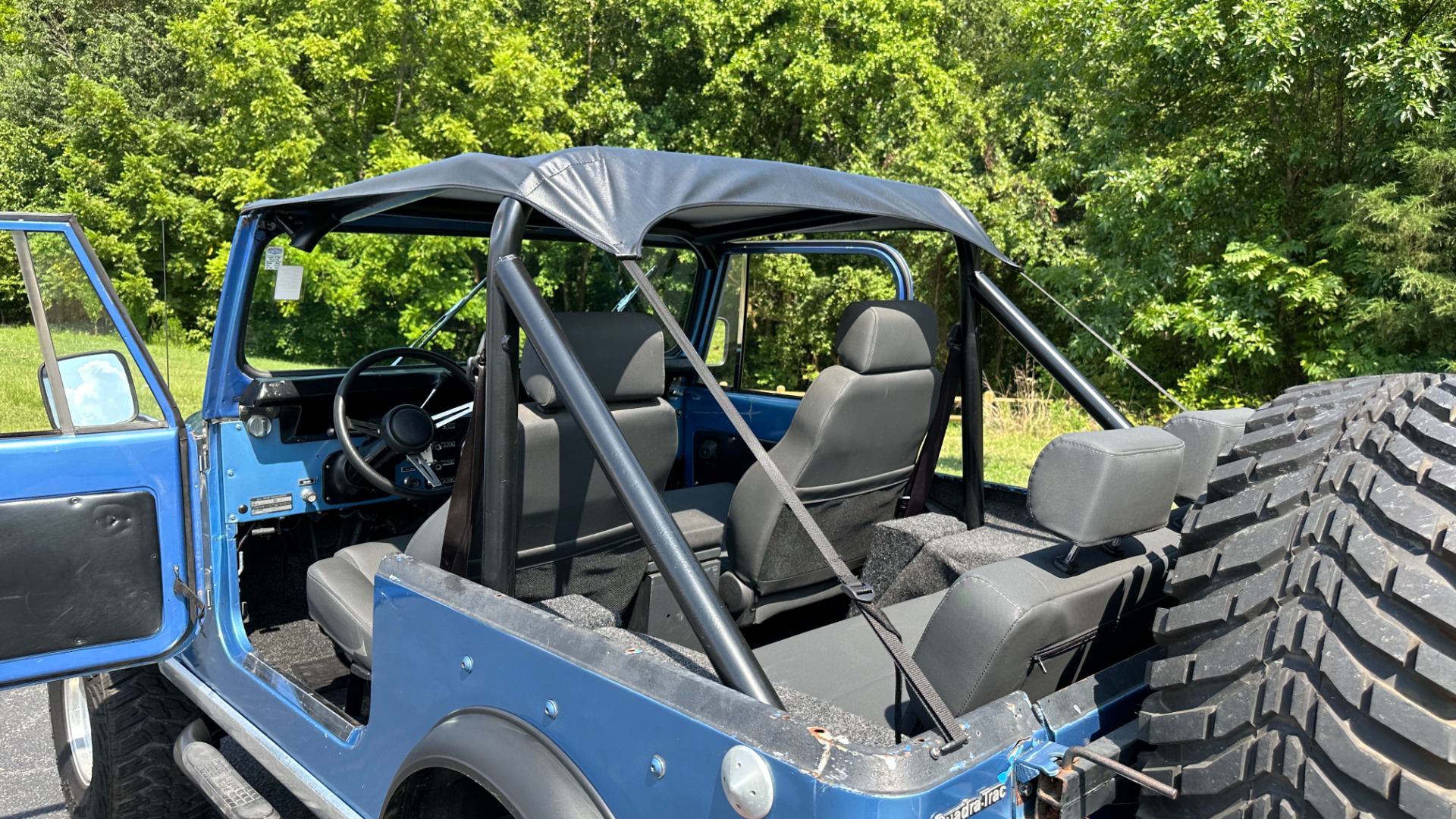 Used 1976 Jeep CJ-7 350 V8 / CUSTOM INTERIOR / DANA 30 / FOX SHOCKS / TONS OF RECORDS!! for sale $26,900 at Formula Imports in Charlotte NC 28227 57