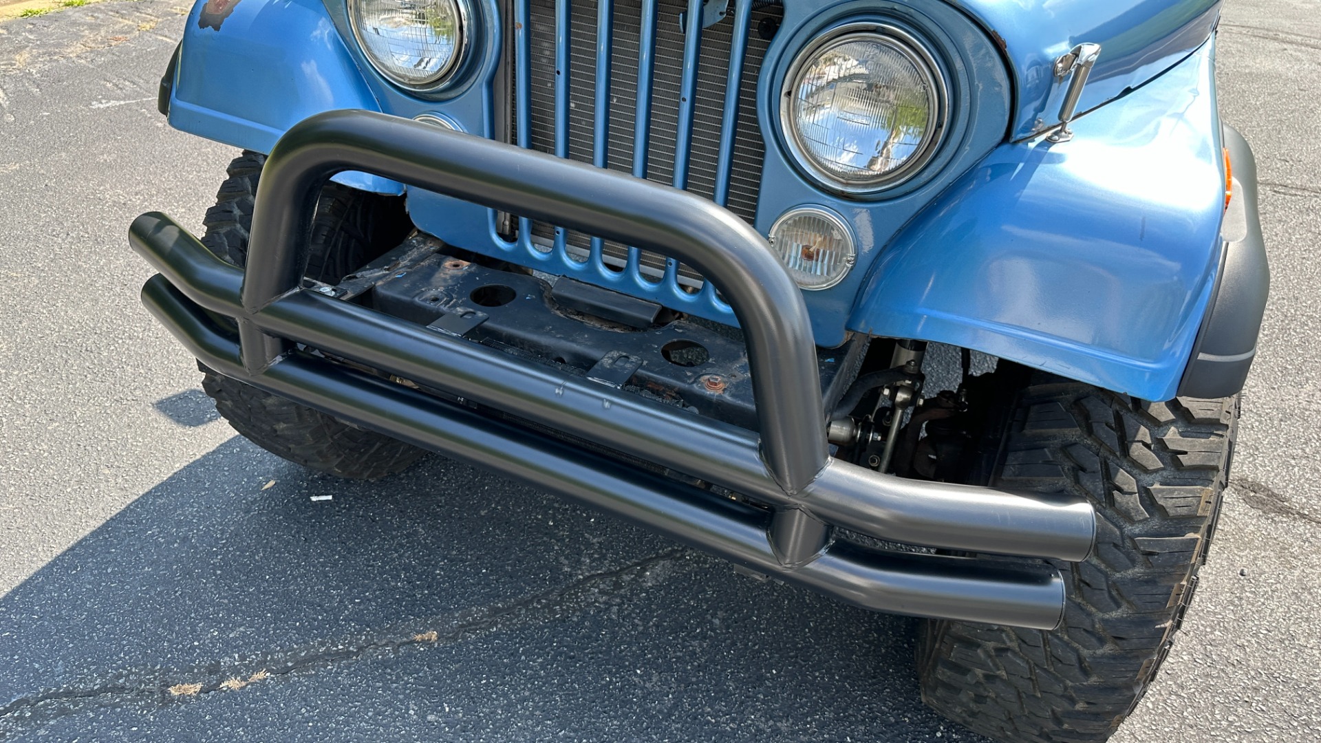 Used 1976 Jeep CJ-7 350 V8 / CUSTOM INTERIOR / DANA 30 / FOX SHOCKS / TONS OF RECORDS!! for sale $26,900 at Formula Imports in Charlotte NC 28227 9