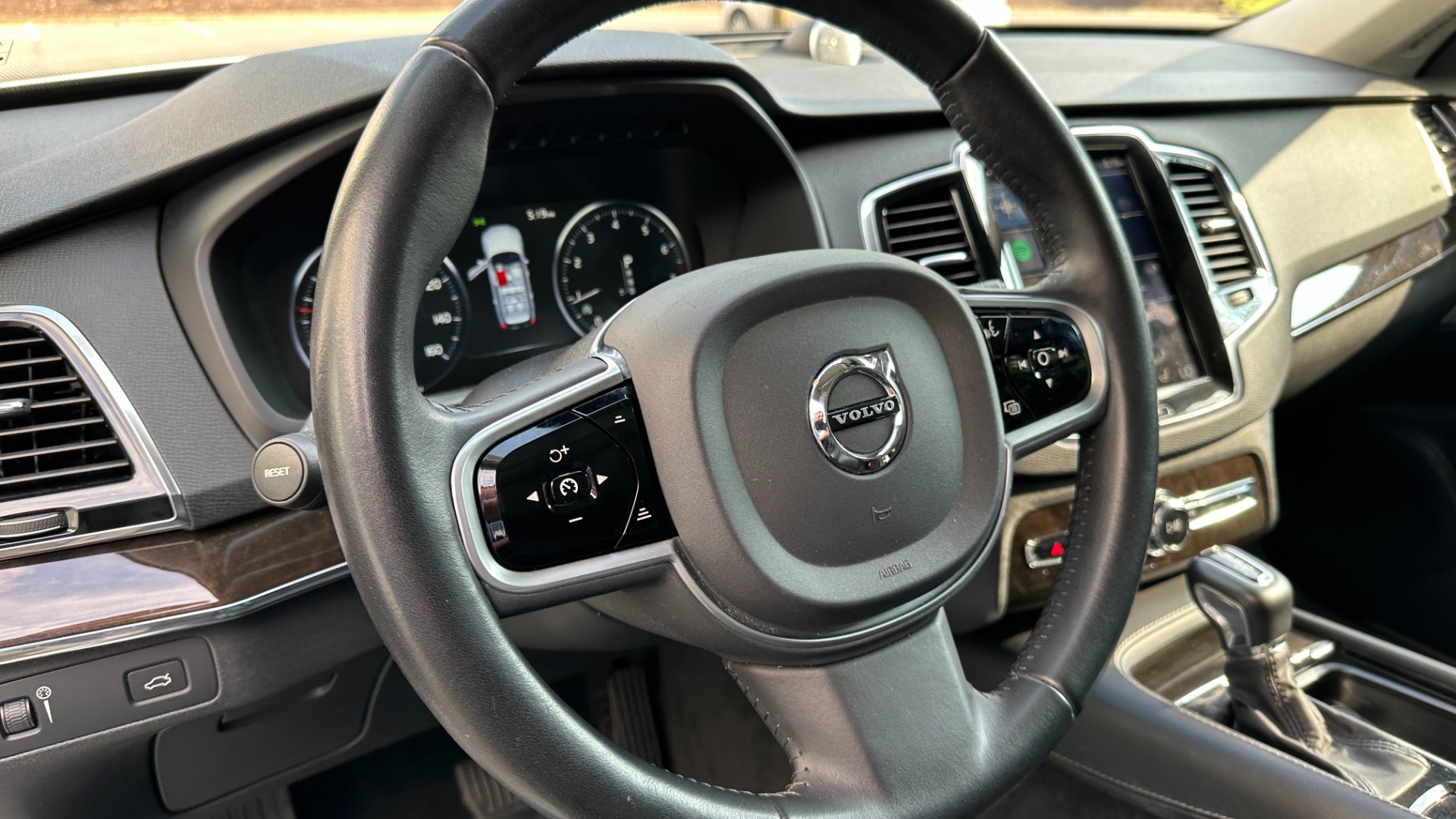 Used 2018 Volvo XC90 MOMENTUM PLUS PACKAGE / CONVENIENCE / B AND W SOUND / PROTECTION PKG for sale $26,500 at Formula Imports in Charlotte NC 28227 16