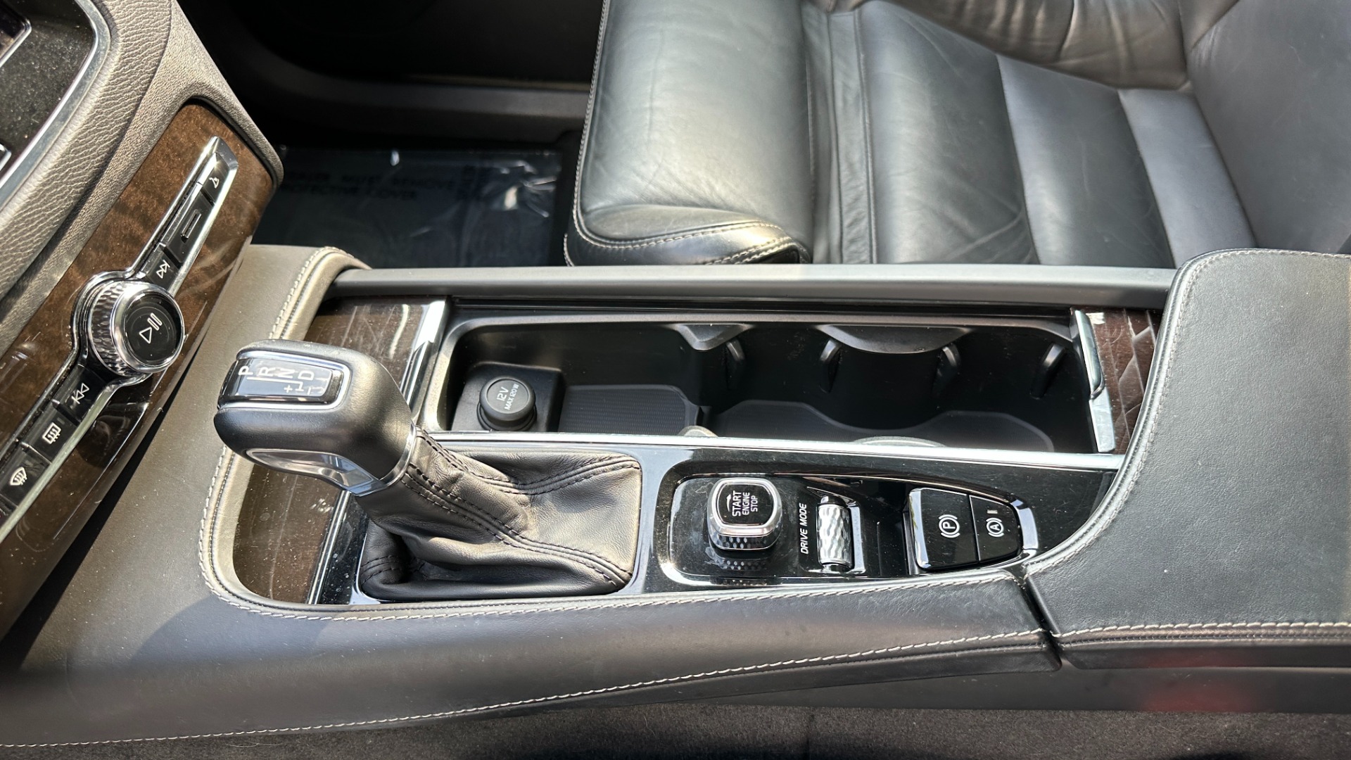 Used 2018 Volvo XC90 MOMENTUM PLUS PACKAGE / CONVENIENCE / B AND W SOUND / PROTECTION PKG for sale Sold at Formula Imports in Charlotte NC 28227 20