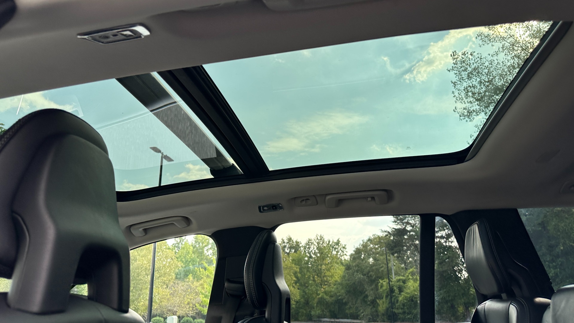 Used 2018 Volvo XC90 MOMENTUM PLUS PACKAGE / CONVENIENCE / B AND W SOUND / PROTECTION PKG for sale $26,500 at Formula Imports in Charlotte NC 28227 26