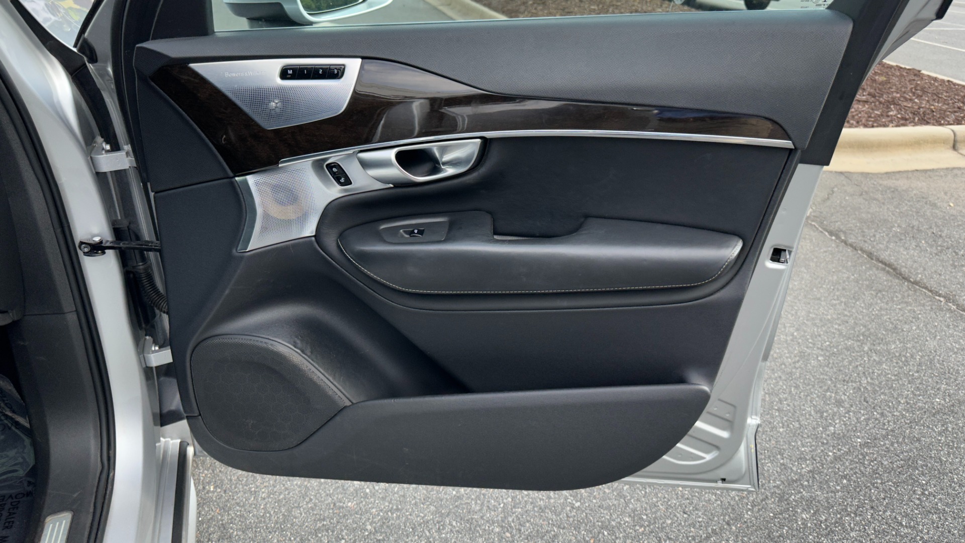Used 2018 Volvo XC90 MOMENTUM PLUS PACKAGE / CONVENIENCE / B AND W SOUND / PROTECTION PKG for sale Sold at Formula Imports in Charlotte NC 28227 38