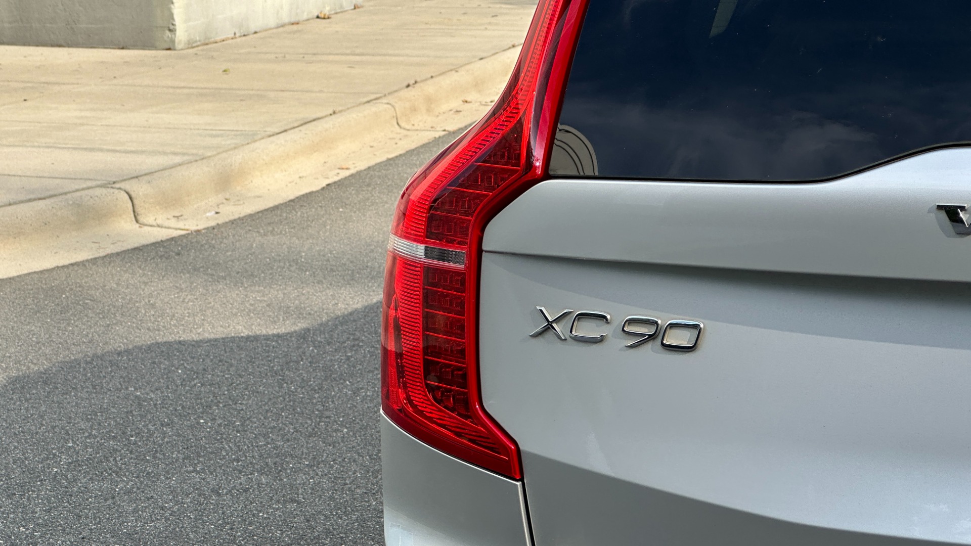 Used 2018 Volvo XC90 MOMENTUM PLUS PACKAGE / CONVENIENCE / B AND W SOUND / PROTECTION PKG for sale $26,500 at Formula Imports in Charlotte NC 28227 49