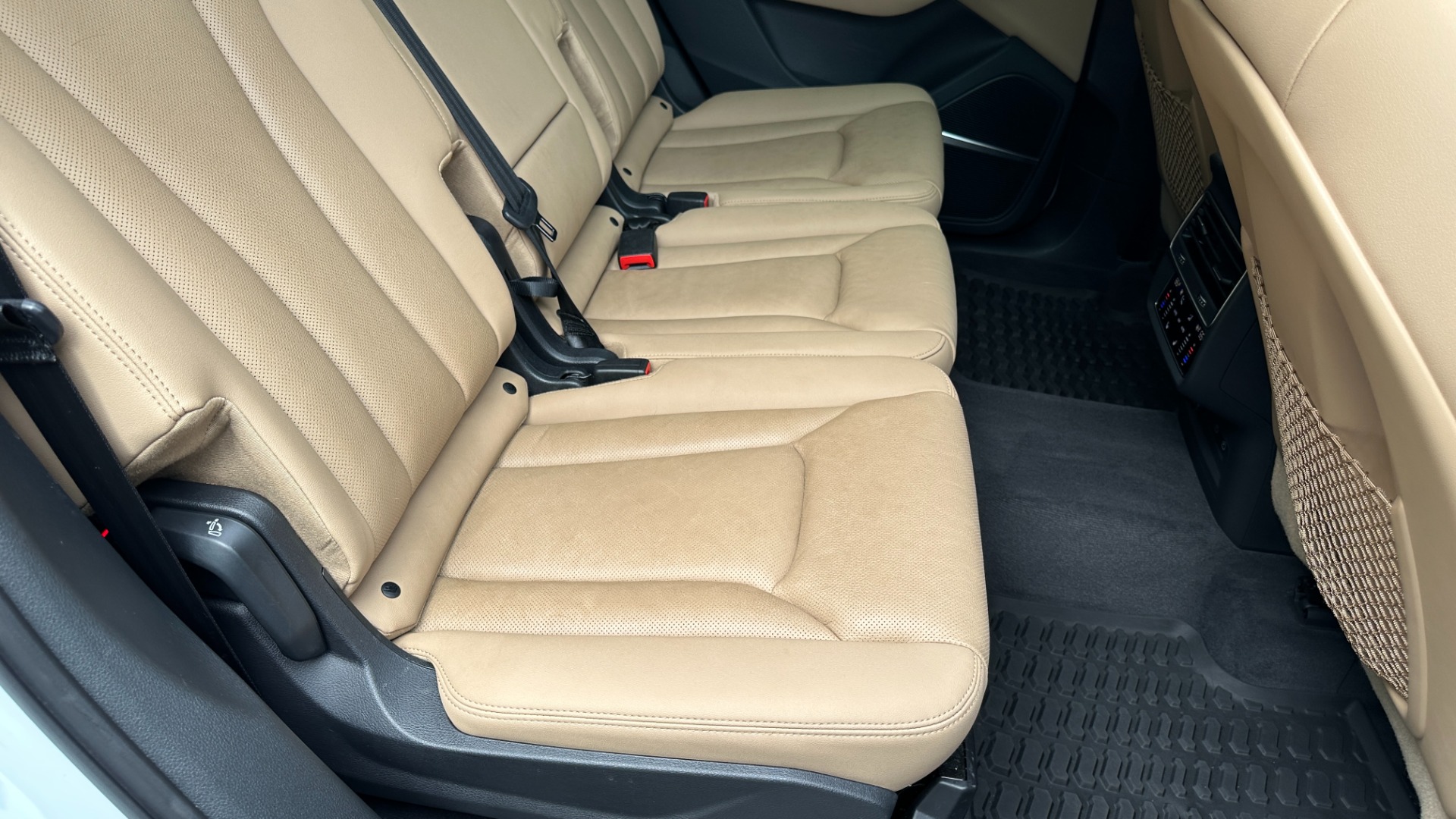 Used 2021 Audi Q7 PRESTIGE / BLACK OPTIC / BLACK EMBLEMS / TOWING PACKAGE for sale $54,500 at Formula Imports in Charlotte NC 28227 36
