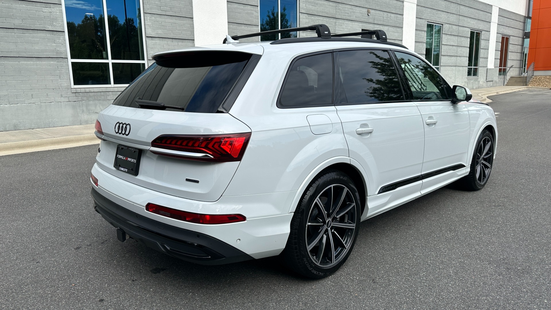 Used 2021 Audi Q7 PRESTIGE / BLACK OPTIC / BLACK EMBLEMS / TOWING PACKAGE for sale Sold at Formula Imports in Charlotte NC 28227 4