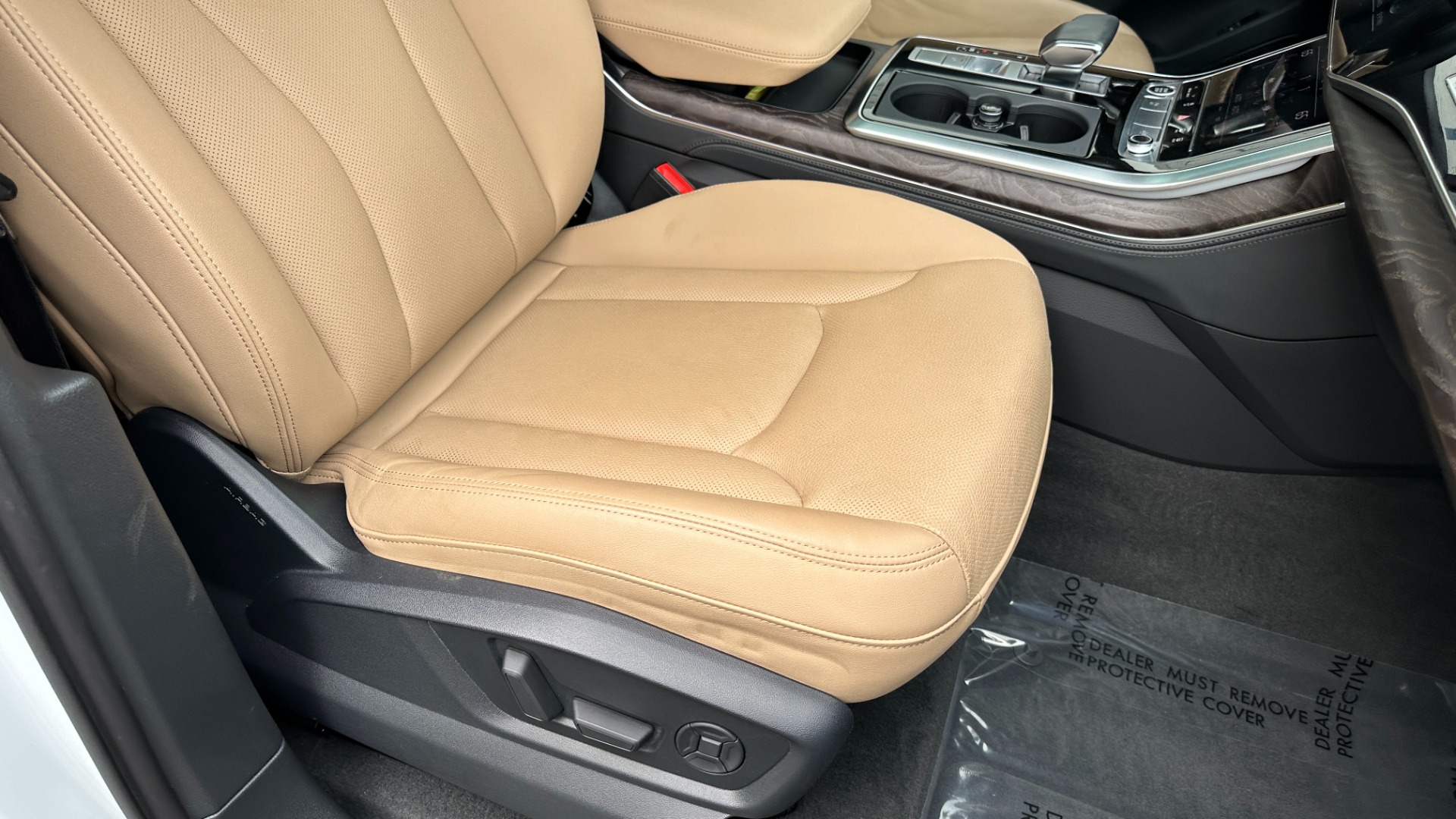 Used 2021 Audi Q7 PRESTIGE / BLACK OPTIC / BLACK EMBLEMS / TOWING PACKAGE for sale $54,500 at Formula Imports in Charlotte NC 28227 41