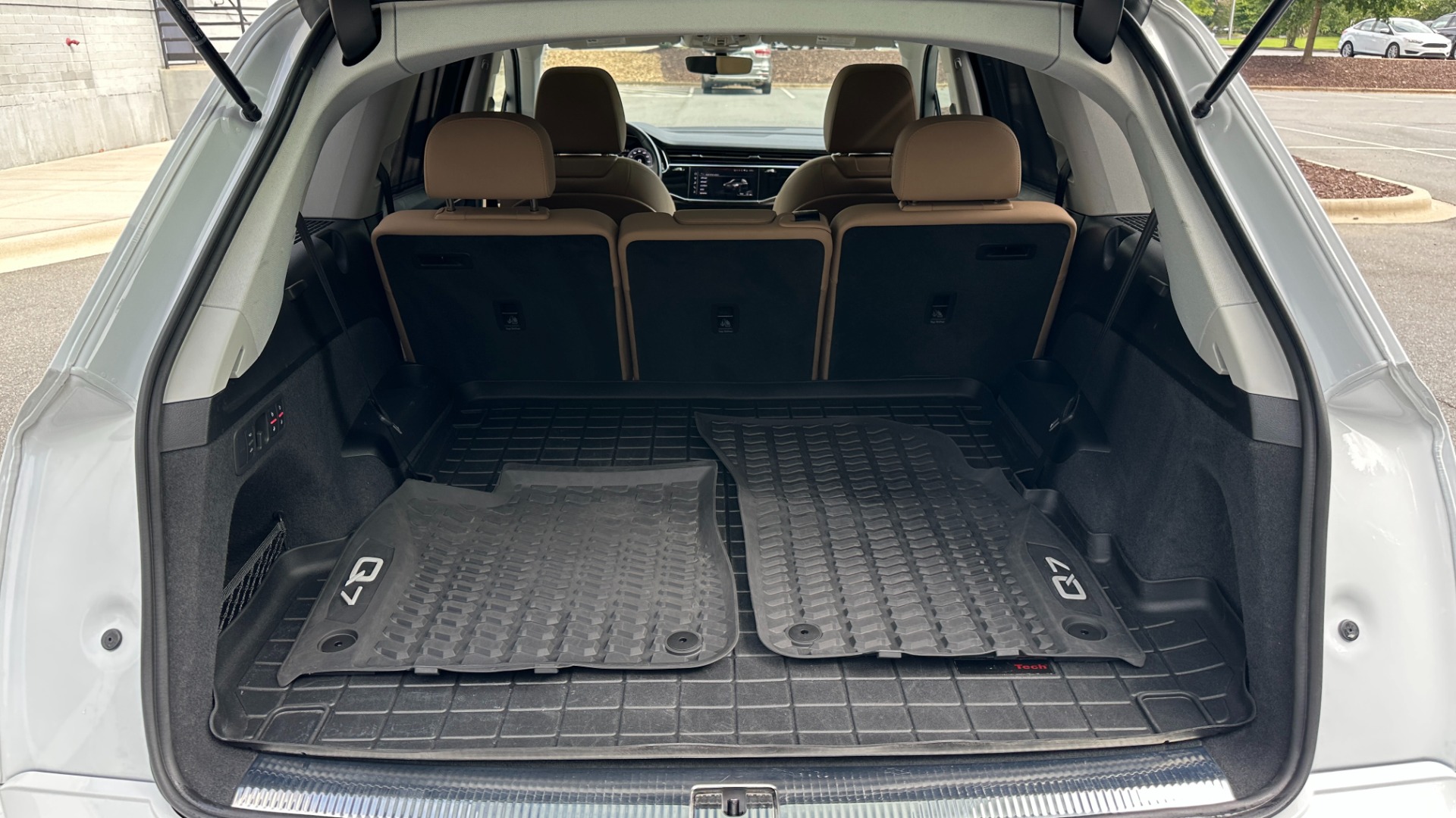 Used 2021 Audi Q7 PRESTIGE / BLACK OPTIC / BLACK EMBLEMS / TOWING PACKAGE for sale $54,500 at Formula Imports in Charlotte NC 28227 43
