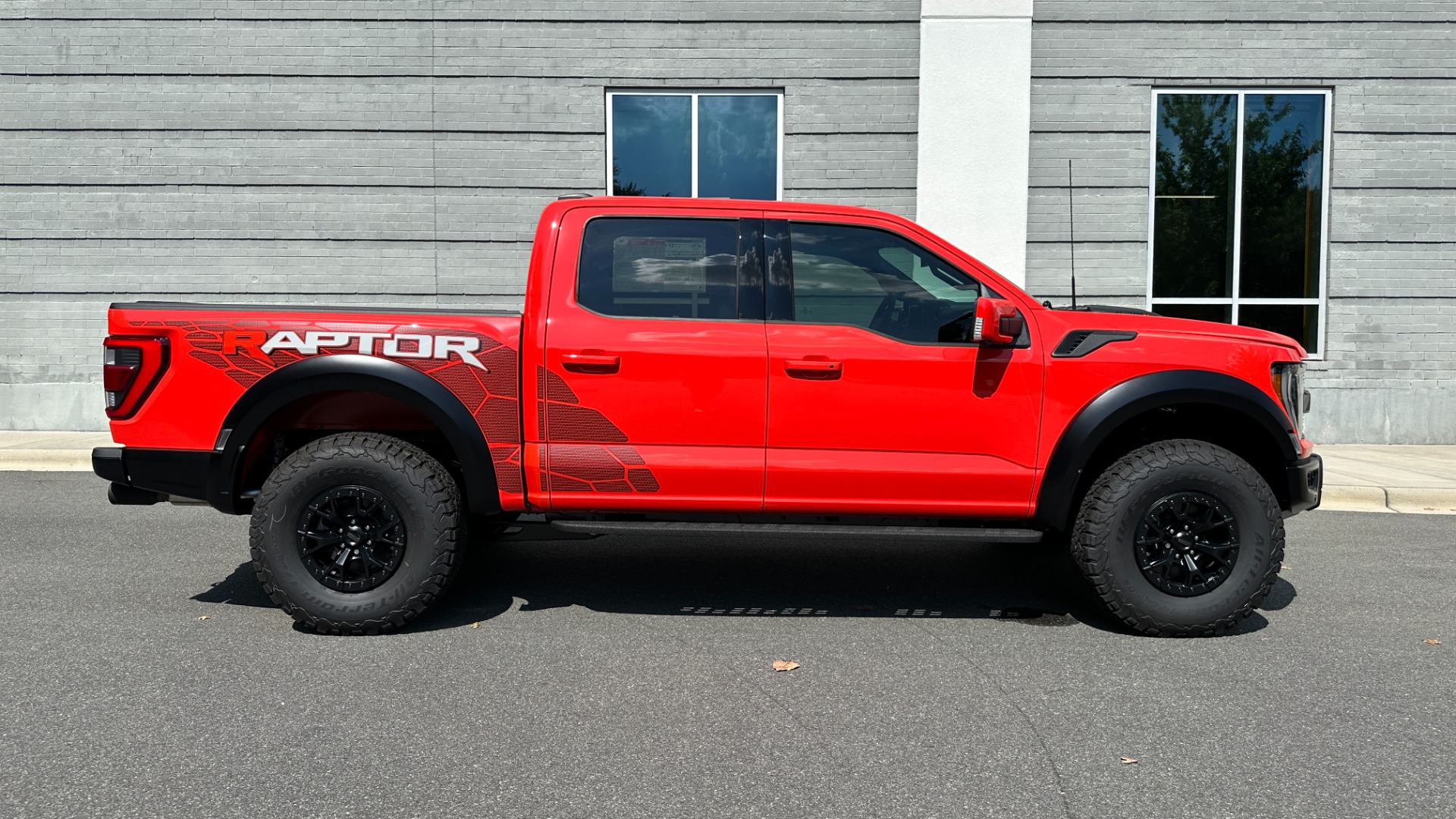 Used 2023 Ford F-150 Raptor R / SUPERCHARGED V8 / RECARO SEATS / PANORAMIC ROOF / 37IN TIRES for sale $135,000 at Formula Imports in Charlotte NC 28227 6