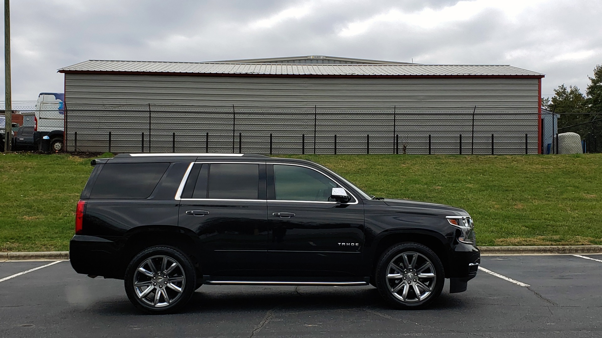 Used 2017 Chevrolet TAHOE PREMIER 4WD / NAV / SNRF / ENTERT / REARVIEW / 3-ROW for sale Sold at Formula Imports in Charlotte NC 28227 5