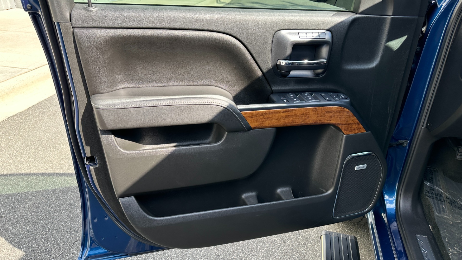 Used 2017 Chevrolet Silverado 1500 High Country 6.2L / 22IN WHEELS / SUNROOF / POWER RUNNING BOARDS for sale Sold at Formula Imports in Charlotte NC 28227 10