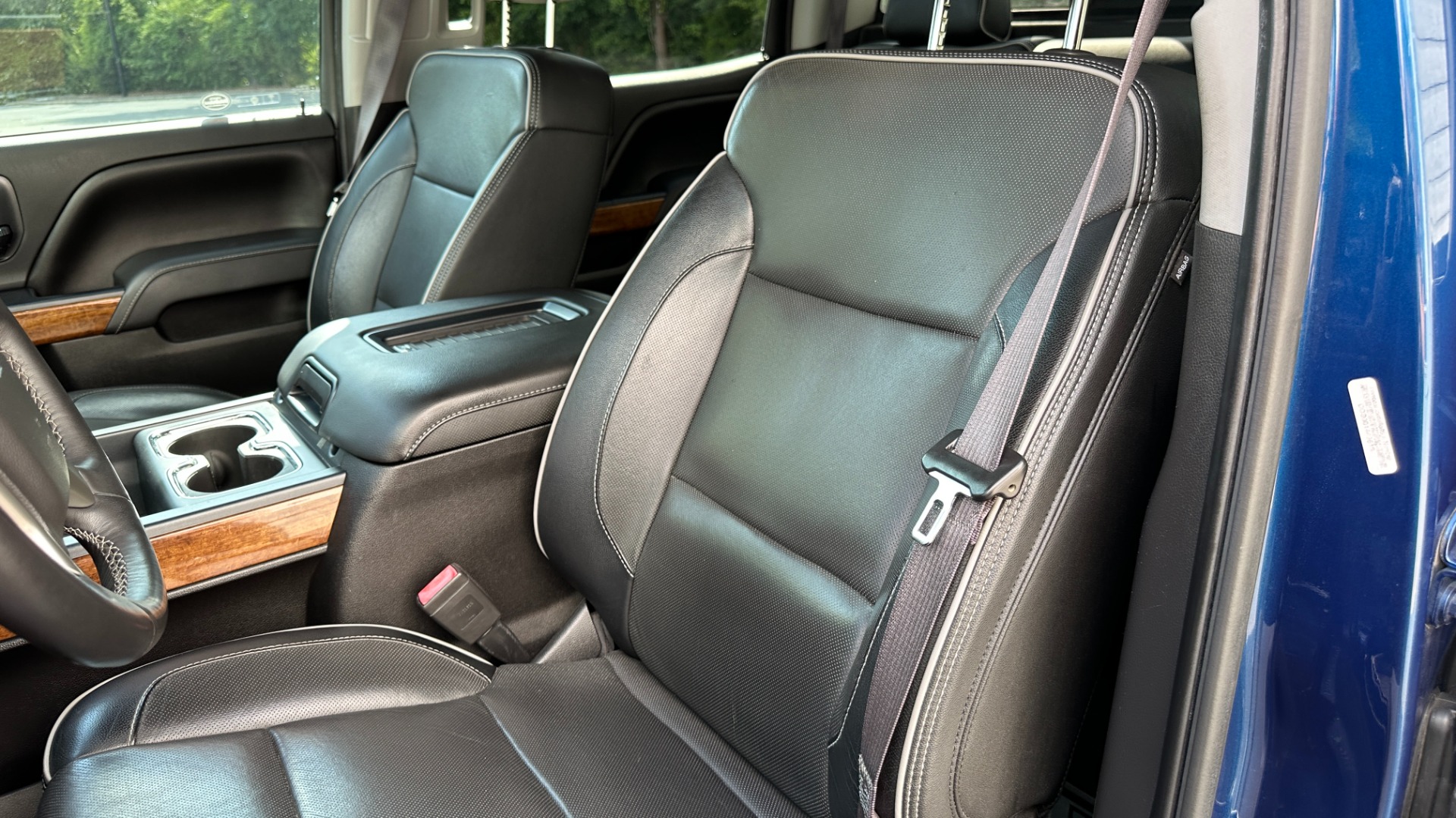 Used 2017 Chevrolet Silverado 1500 High Country 6.2L / 22IN WHEELS / SUNROOF / POWER RUNNING BOARDS for sale Sold at Formula Imports in Charlotte NC 28227 13