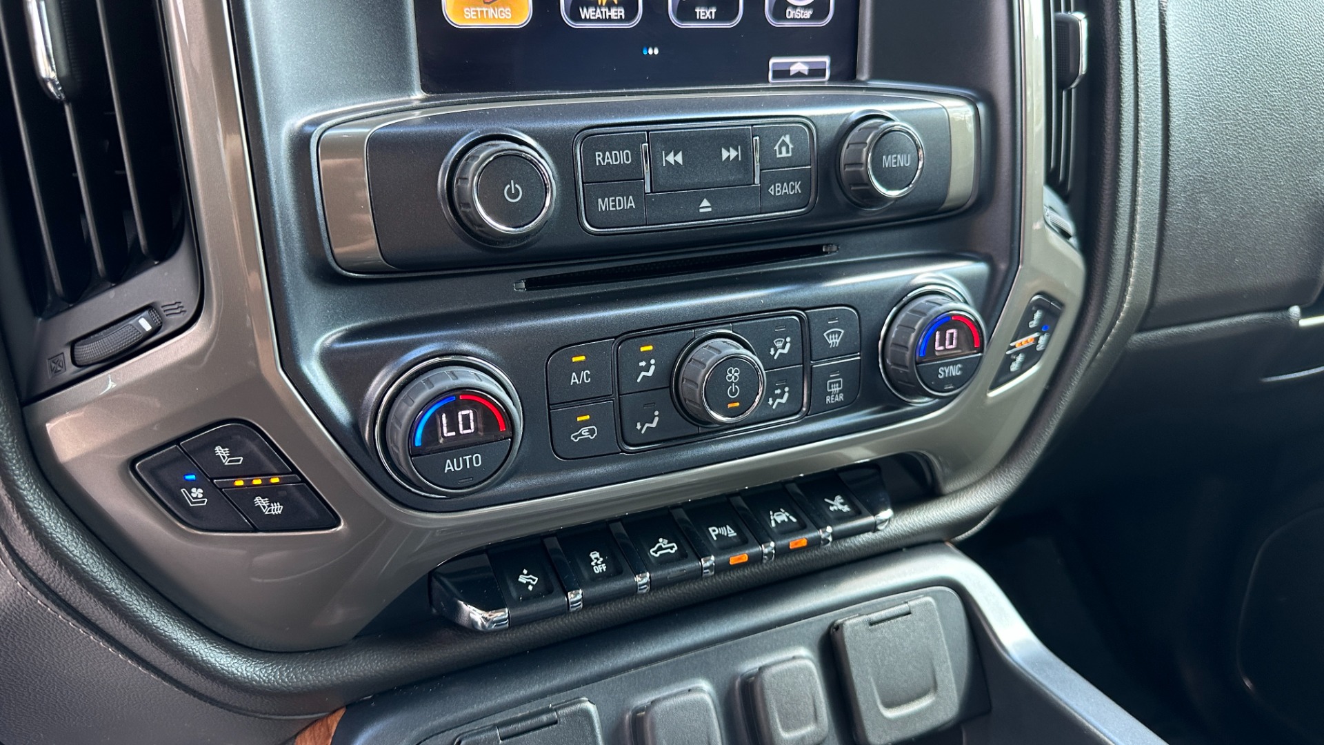 Used 2017 Chevrolet Silverado 1500 High Country 6.2L / 22IN WHEELS / SUNROOF / POWER RUNNING BOARDS for sale Sold at Formula Imports in Charlotte NC 28227 19