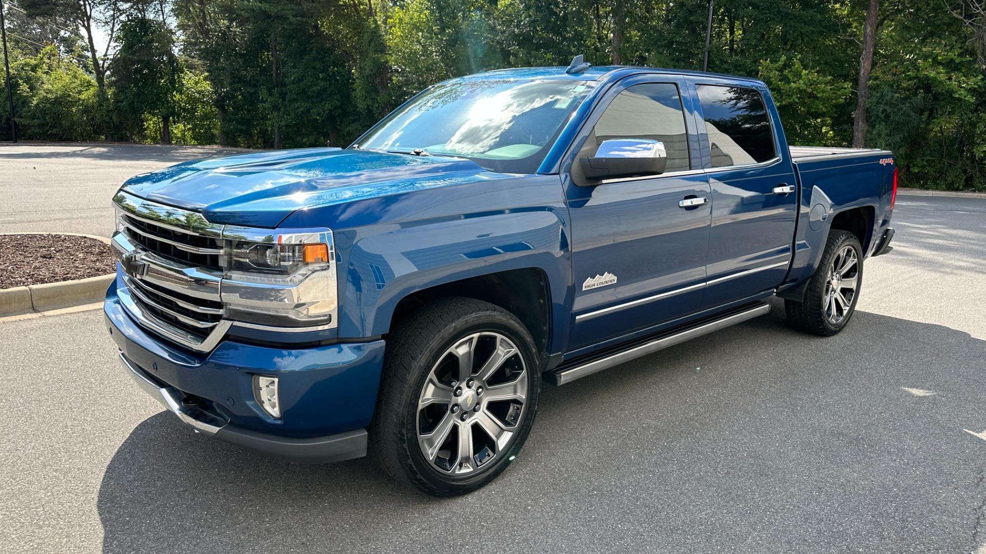 Used 2017 Chevrolet Silverado 1500 High Country 6.2L / 22IN WHEELS / SUNROOF / POWER RUNNING BOARDS for sale Sold at Formula Imports in Charlotte NC 28227 2