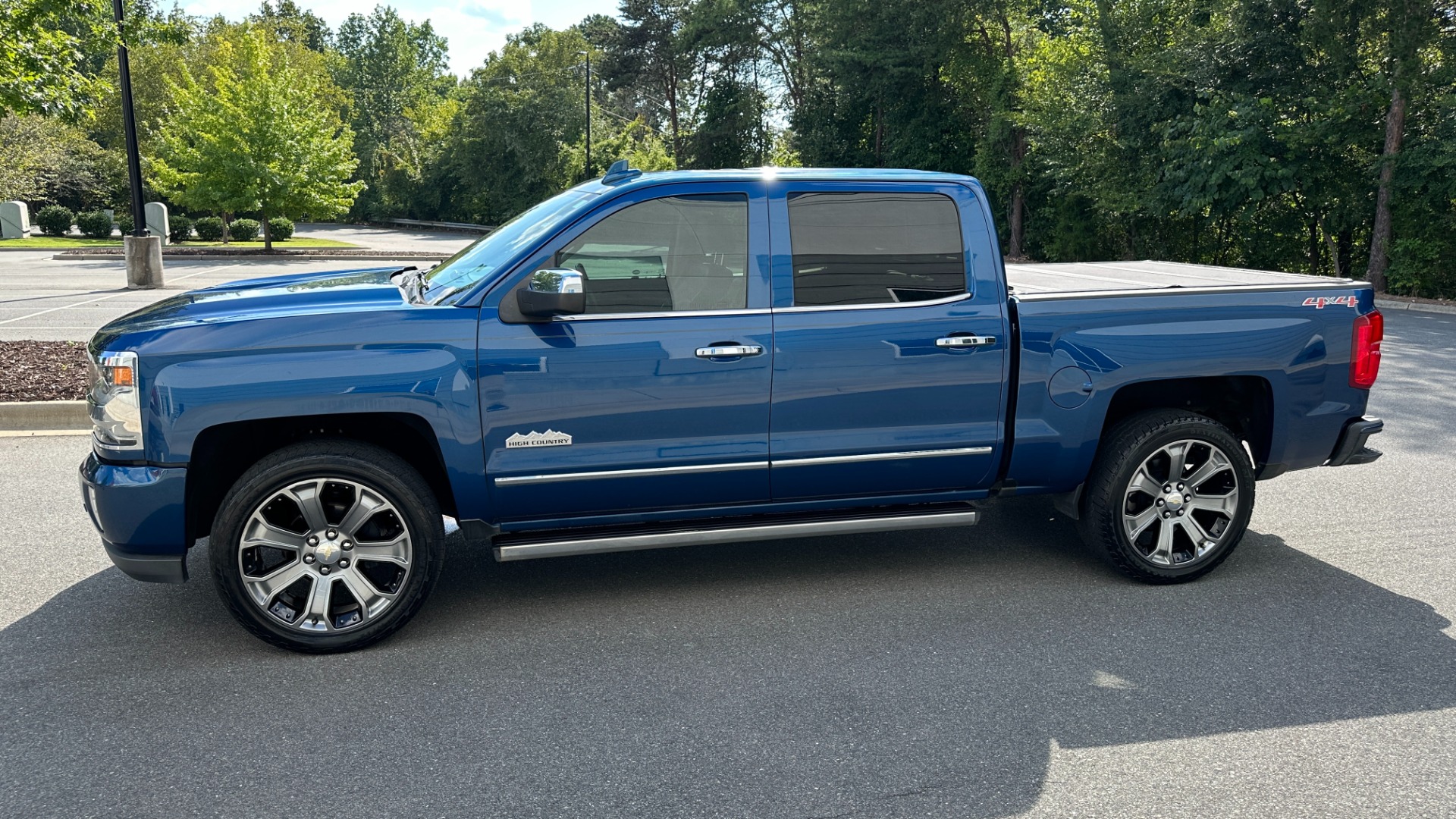 Used 2017 Chevrolet Silverado 1500 High Country 6.2L / 22IN WHEELS / SUNROOF / POWER RUNNING BOARDS for sale Sold at Formula Imports in Charlotte NC 28227 3