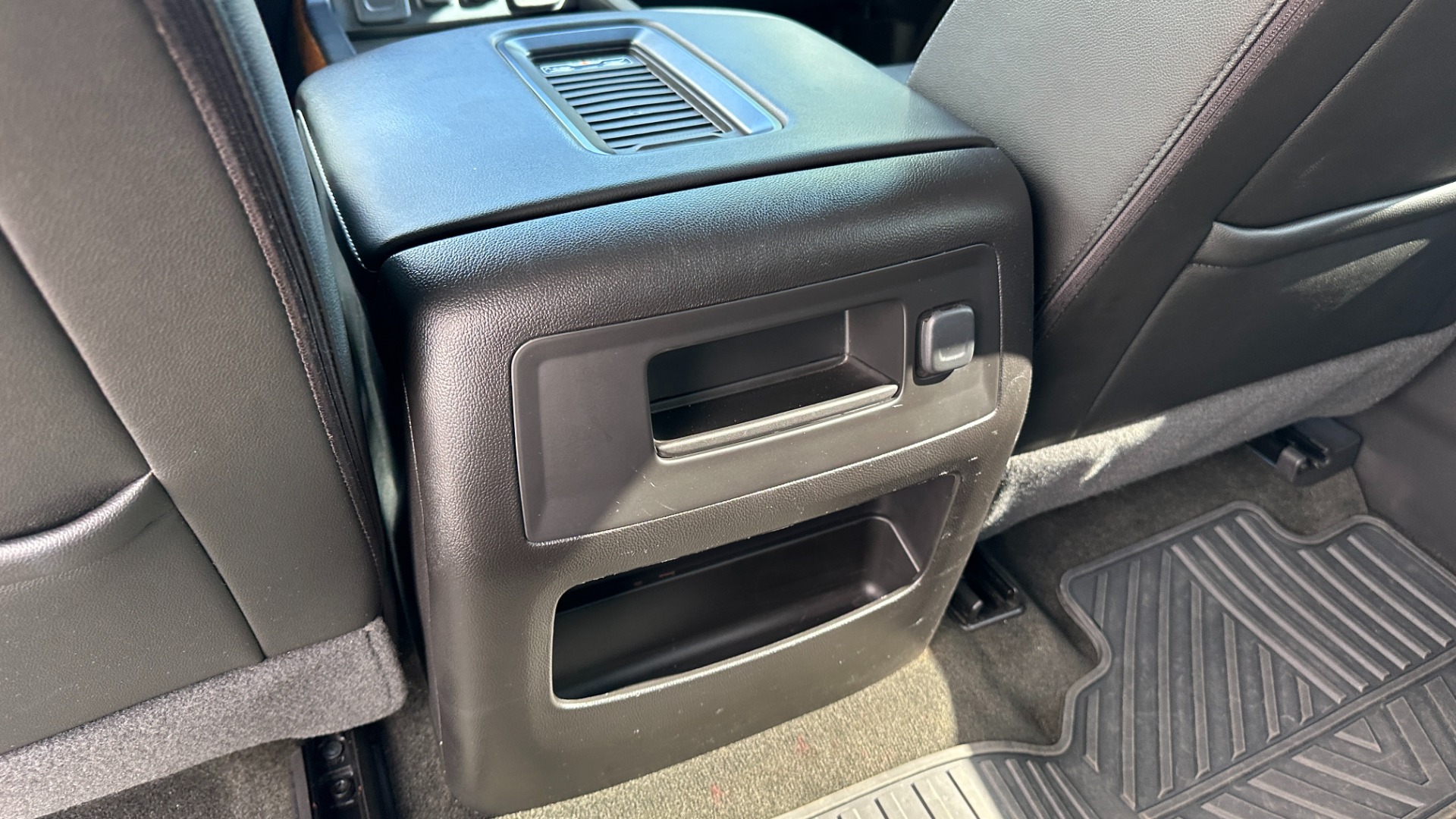Used 2017 Chevrolet Silverado 1500 High Country 6.2L / 22IN WHEELS / SUNROOF / POWER RUNNING BOARDS for sale Sold at Formula Imports in Charlotte NC 28227 31
