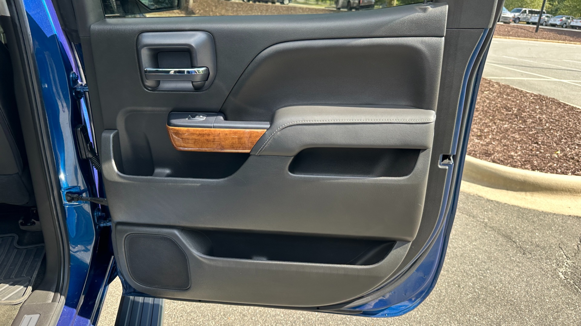 Used 2017 Chevrolet Silverado 1500 High Country 6.2L / 22IN WHEELS / SUNROOF / POWER RUNNING BOARDS for sale Sold at Formula Imports in Charlotte NC 28227 32