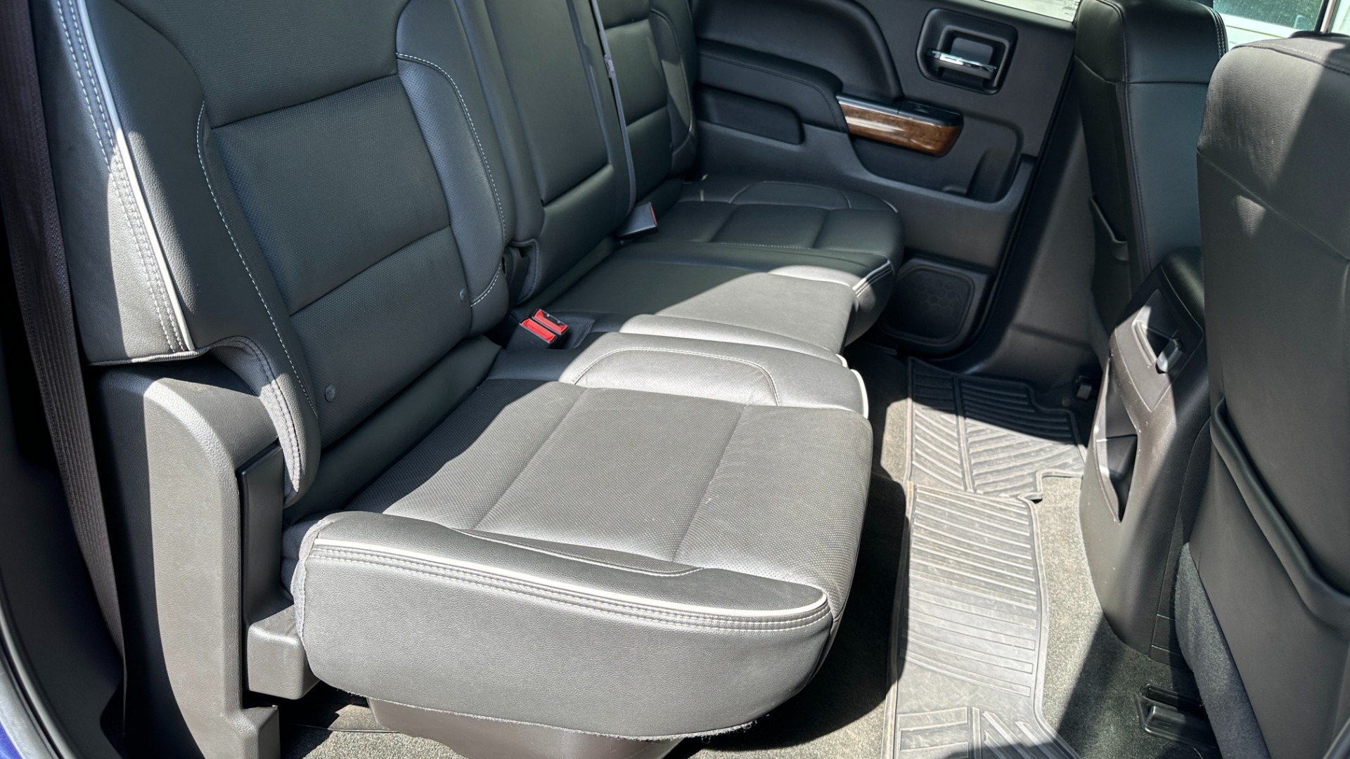 Used 2017 Chevrolet Silverado 1500 High Country 6.2L / 22IN WHEELS / SUNROOF / POWER RUNNING BOARDS for sale Sold at Formula Imports in Charlotte NC 28227 35