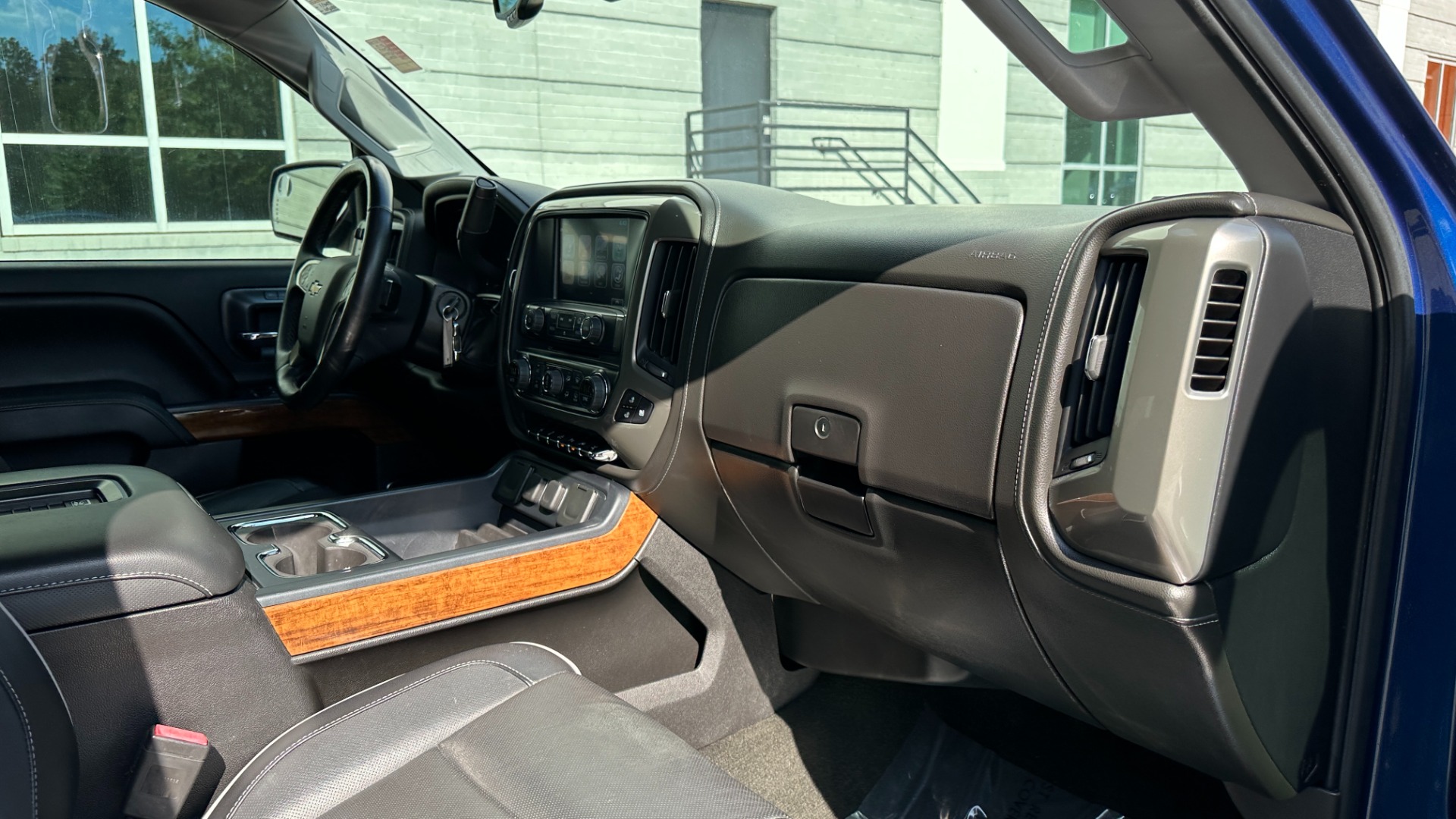 Used 2017 Chevrolet Silverado 1500 High Country 6.2L / 22IN WHEELS / SUNROOF / POWER RUNNING BOARDS for sale Sold at Formula Imports in Charlotte NC 28227 37