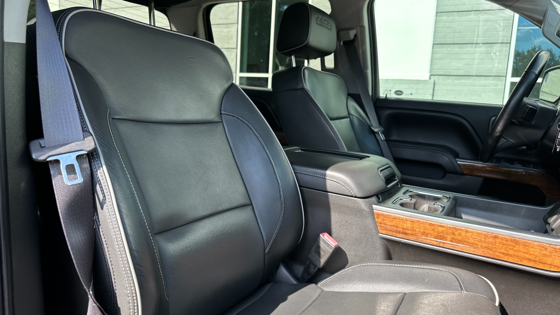Used 2017 Chevrolet Silverado 1500 High Country 6.2L / 22IN WHEELS / SUNROOF / POWER RUNNING BOARDS for sale Sold at Formula Imports in Charlotte NC 28227 39
