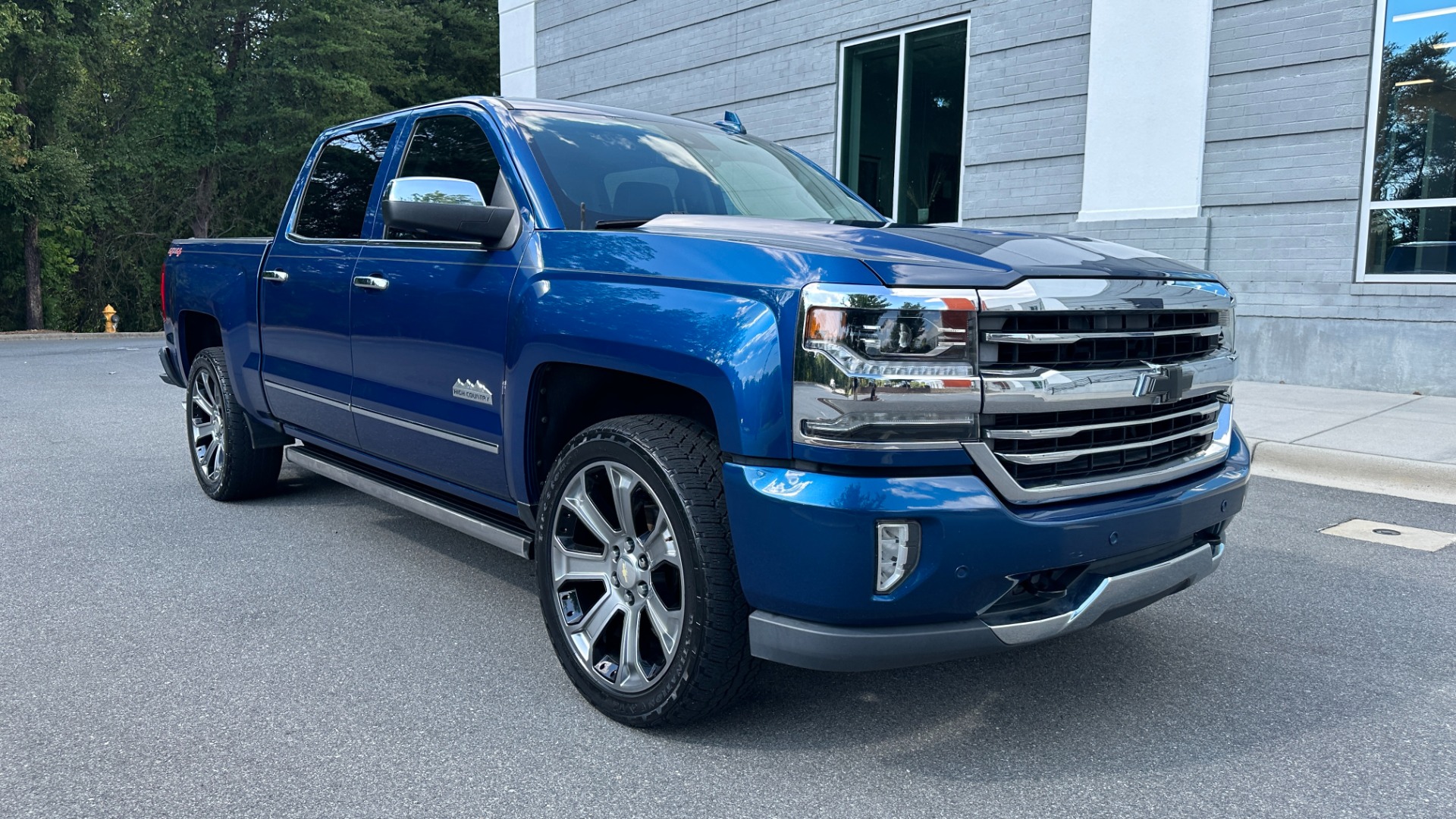 Used 2017 Chevrolet Silverado 1500 High Country 6.2L / 22IN WHEELS / SUNROOF / POWER RUNNING BOARDS for sale Sold at Formula Imports in Charlotte NC 28227 5