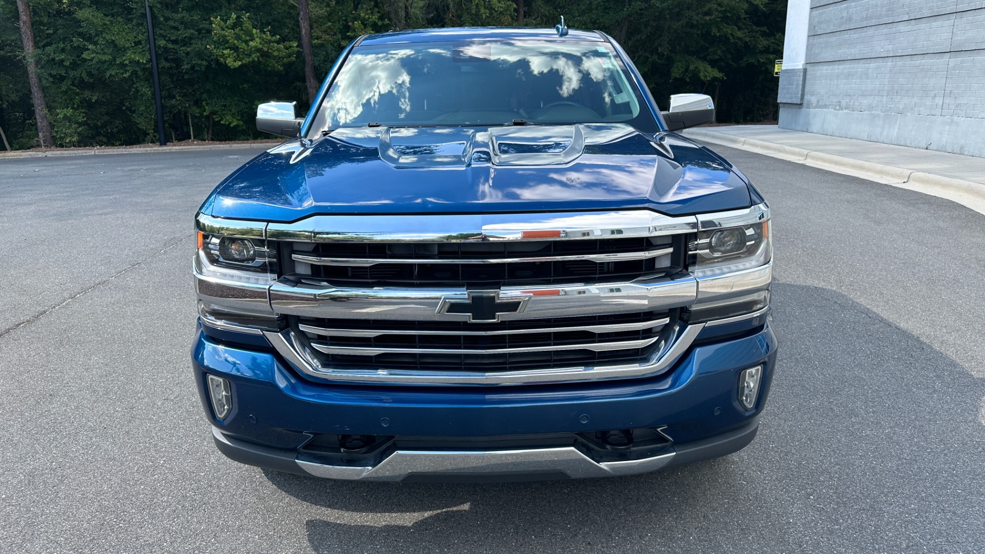 Used 2017 Chevrolet Silverado 1500 High Country 6.2L / 22IN WHEELS / SUNROOF / POWER RUNNING BOARDS for sale Sold at Formula Imports in Charlotte NC 28227 9