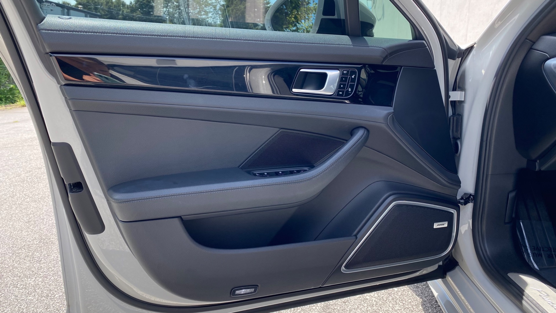 Used 2018 Porsche Panamera 4S for sale $61,995 at Formula Imports in Charlotte NC 28227 15