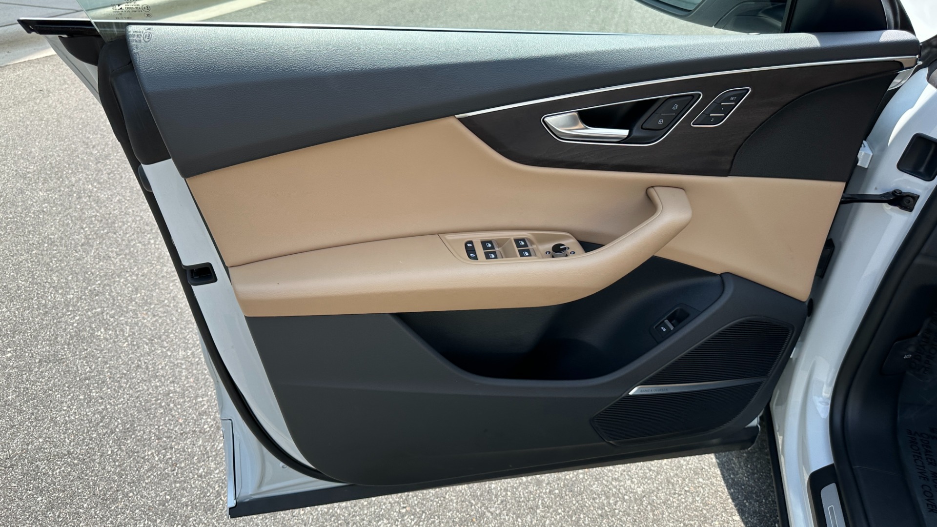 Used 2021 Audi Q8 PREMIUM PLUS / S-LINE / TOW PACKAGE / REAR AIRBAGS for sale Sold at Formula Imports in Charlotte NC 28227 10