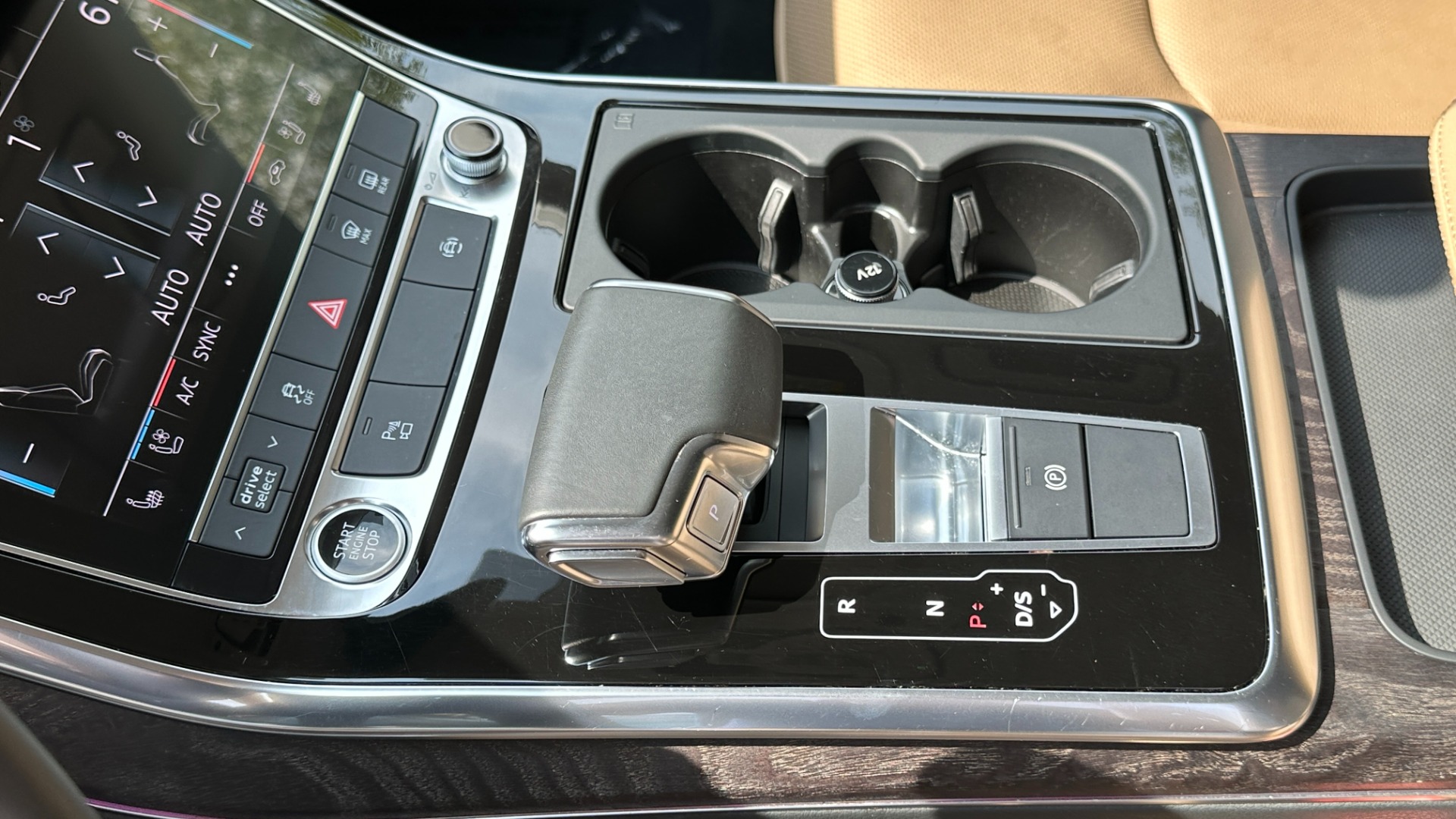Used 2021 Audi Q8 PREMIUM PLUS / S-LINE / TOW PACKAGE / REAR AIRBAGS for sale $60,995 at Formula Imports in Charlotte NC 28227 18