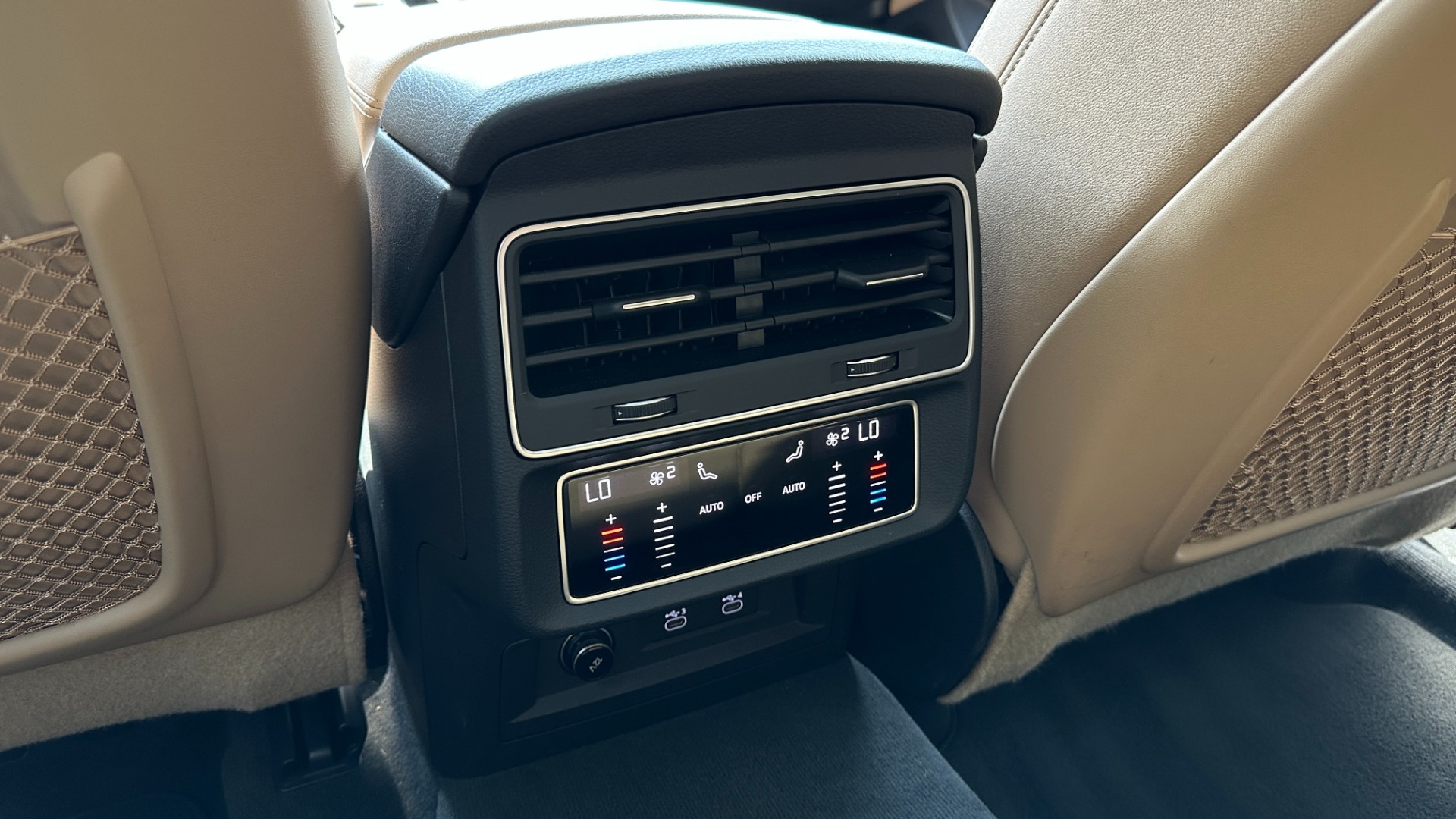 Used 2021 Audi Q8 PREMIUM PLUS / S-LINE / TOW PACKAGE / REAR AIRBAGS for sale $60,995 at Formula Imports in Charlotte NC 28227 25