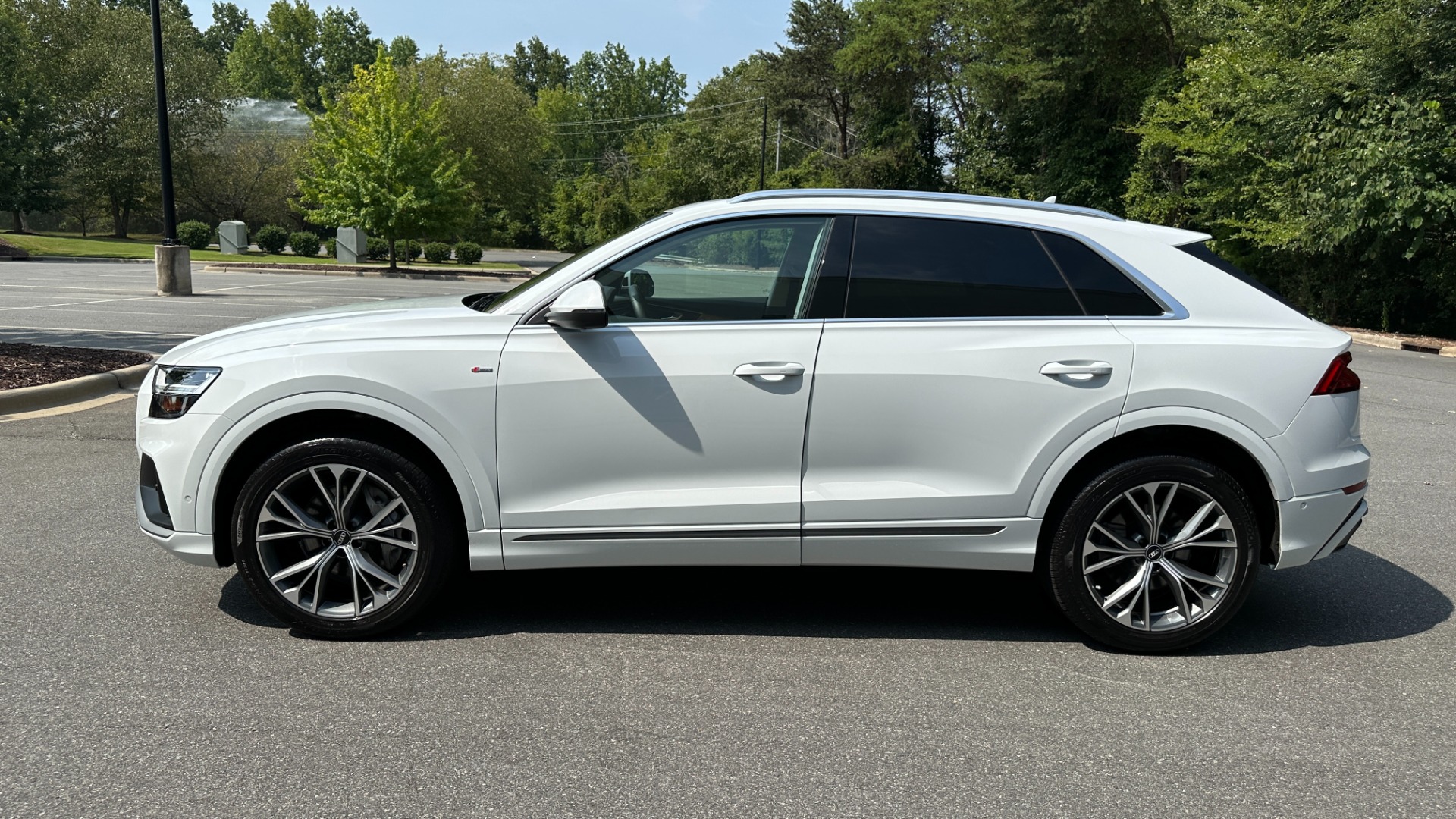 Used 2021 Audi Q8 PREMIUM PLUS / S-LINE / TOW PACKAGE / REAR AIRBAGS for sale $60,995 at Formula Imports in Charlotte NC 28227 3