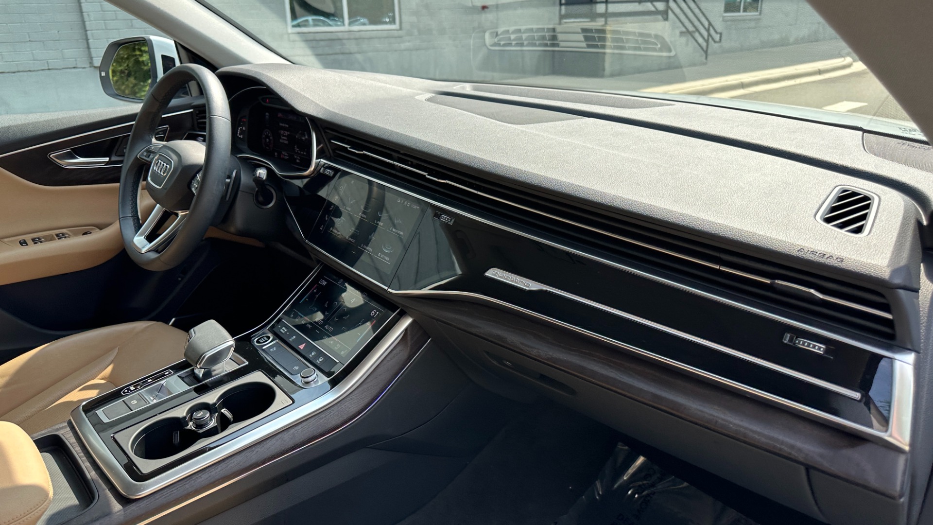 Used 2021 Audi Q8 PREMIUM PLUS / S-LINE / TOW PACKAGE / REAR AIRBAGS for sale $60,995 at Formula Imports in Charlotte NC 28227 32