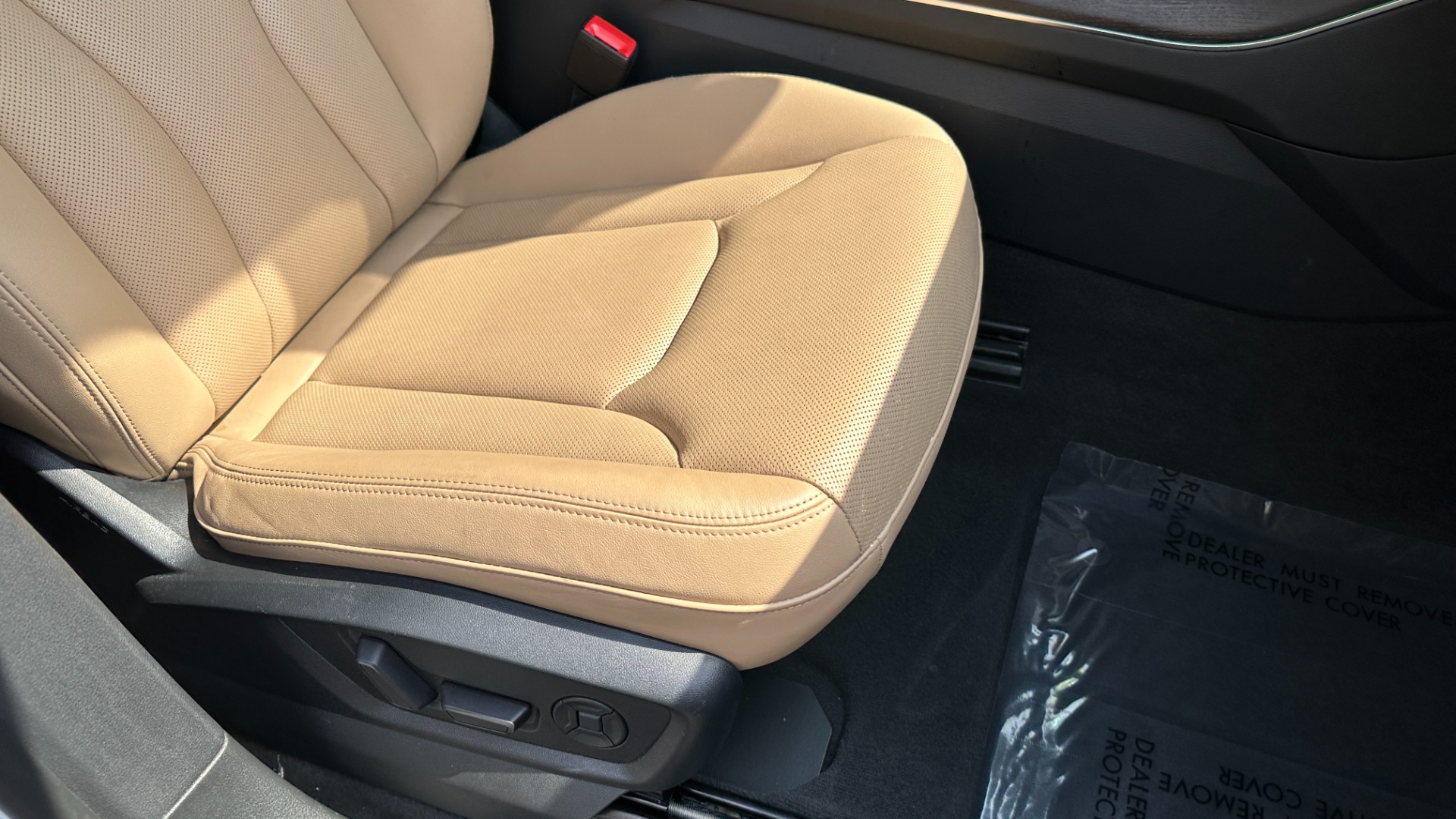 Used 2021 Audi Q8 PREMIUM PLUS / S-LINE / TOW PACKAGE / REAR AIRBAGS for sale $60,995 at Formula Imports in Charlotte NC 28227 35